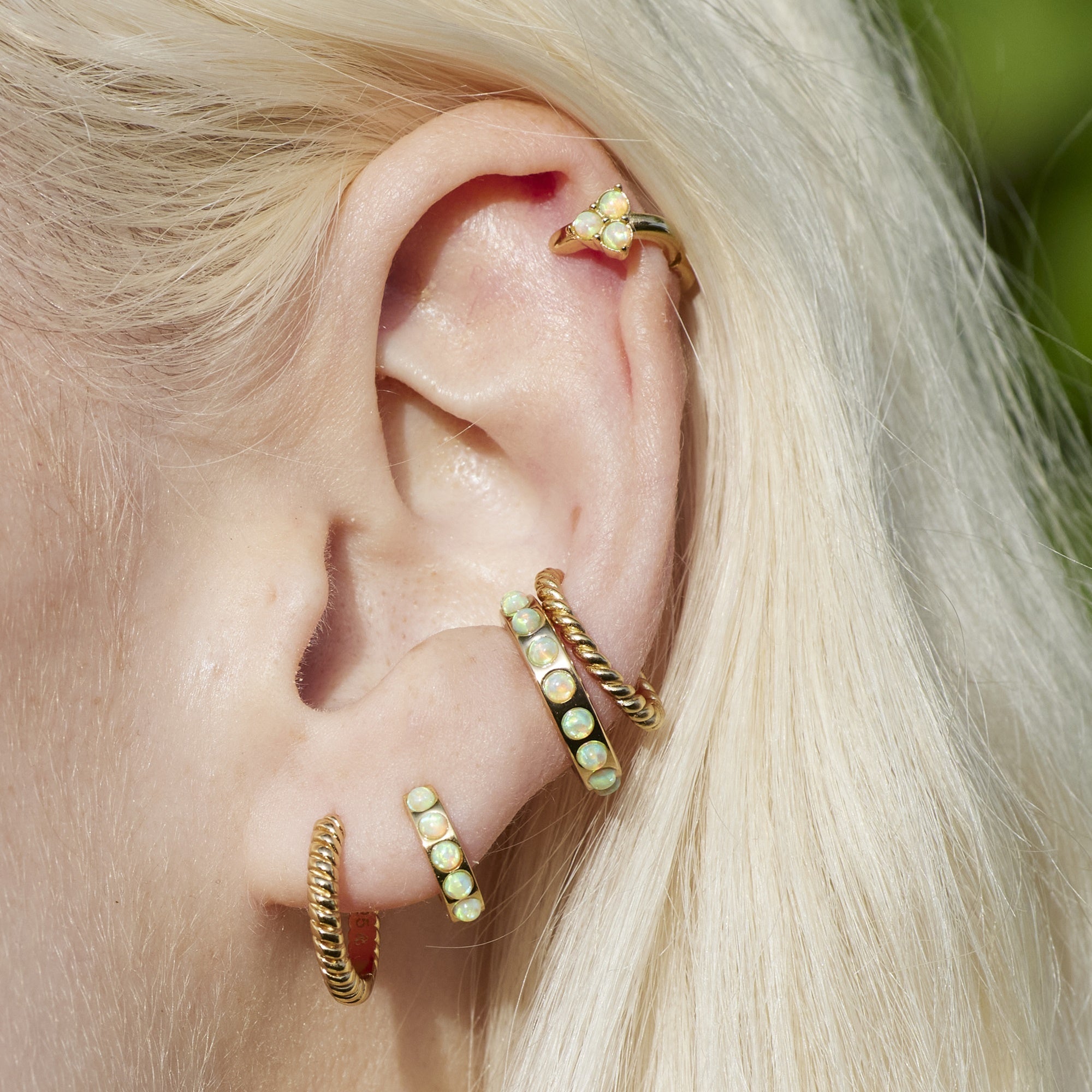 Scream-Pretty-Large-Twist-Huggie-Hoop-Earrings-ribbed-minimal-everyday-effortless-classic-hoop-silver-gold-plated