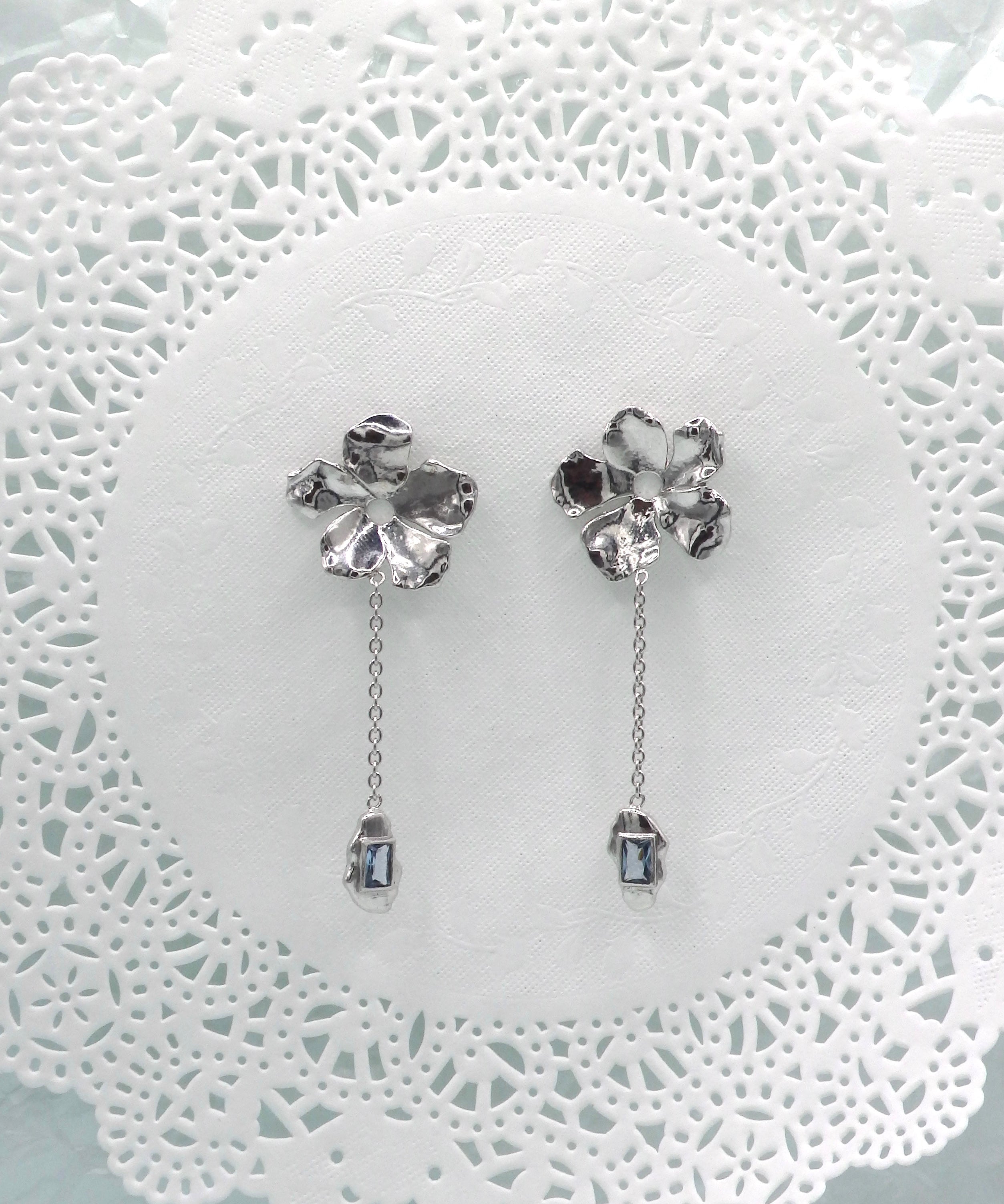 Squeeze-Jewellery-Forget-Me-Not Earrings-Statement-Oversized-Flower-Drop-Blue-Gemstone-chain-earrings-aquamarine-topaz-Gold-Silver