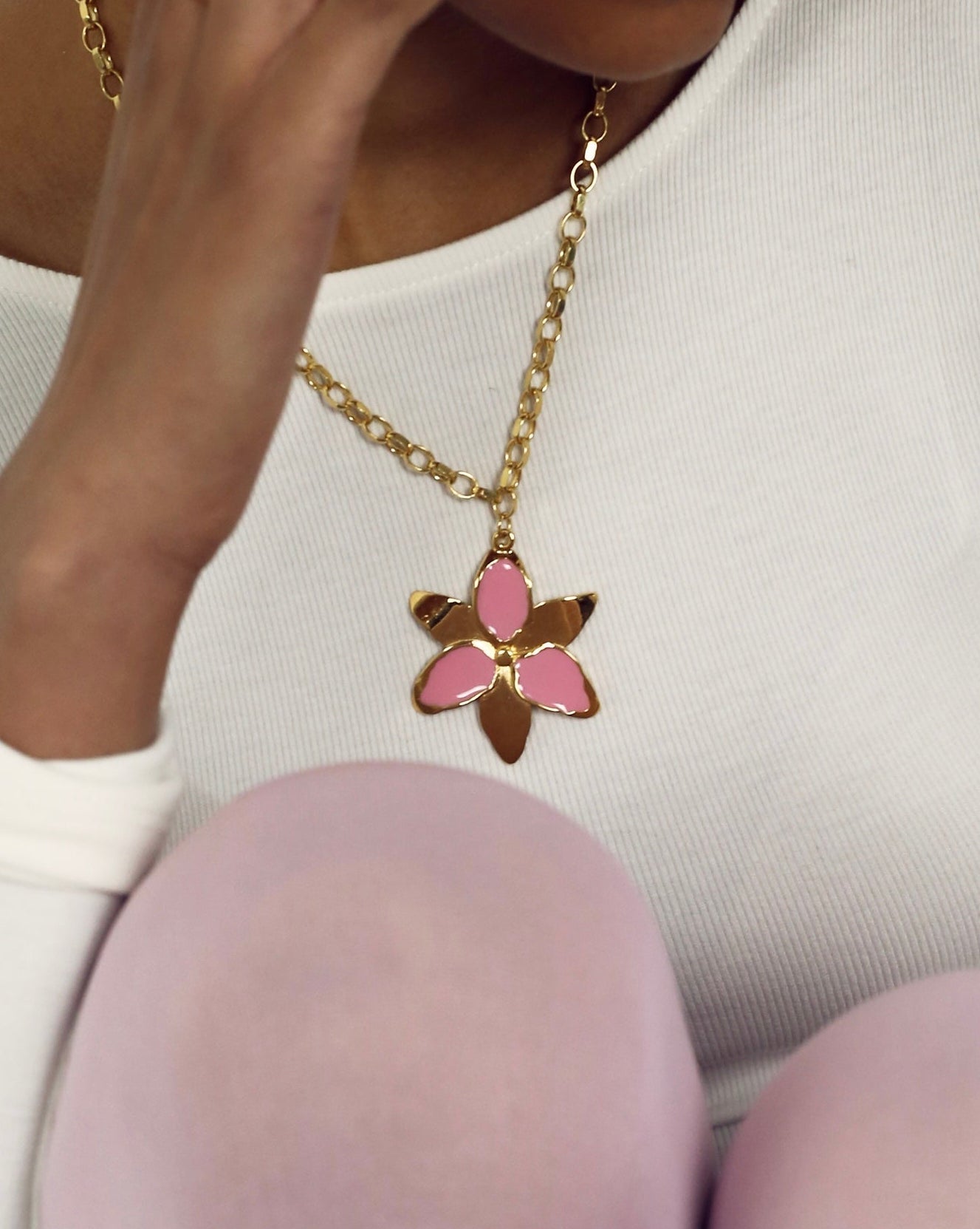 Squeeze-London-Chunky-Chain-Forever-Susan-Necklace-OVersized-Flower-Pendant-Pink-Enamel-Candy-Gold-Vermeil