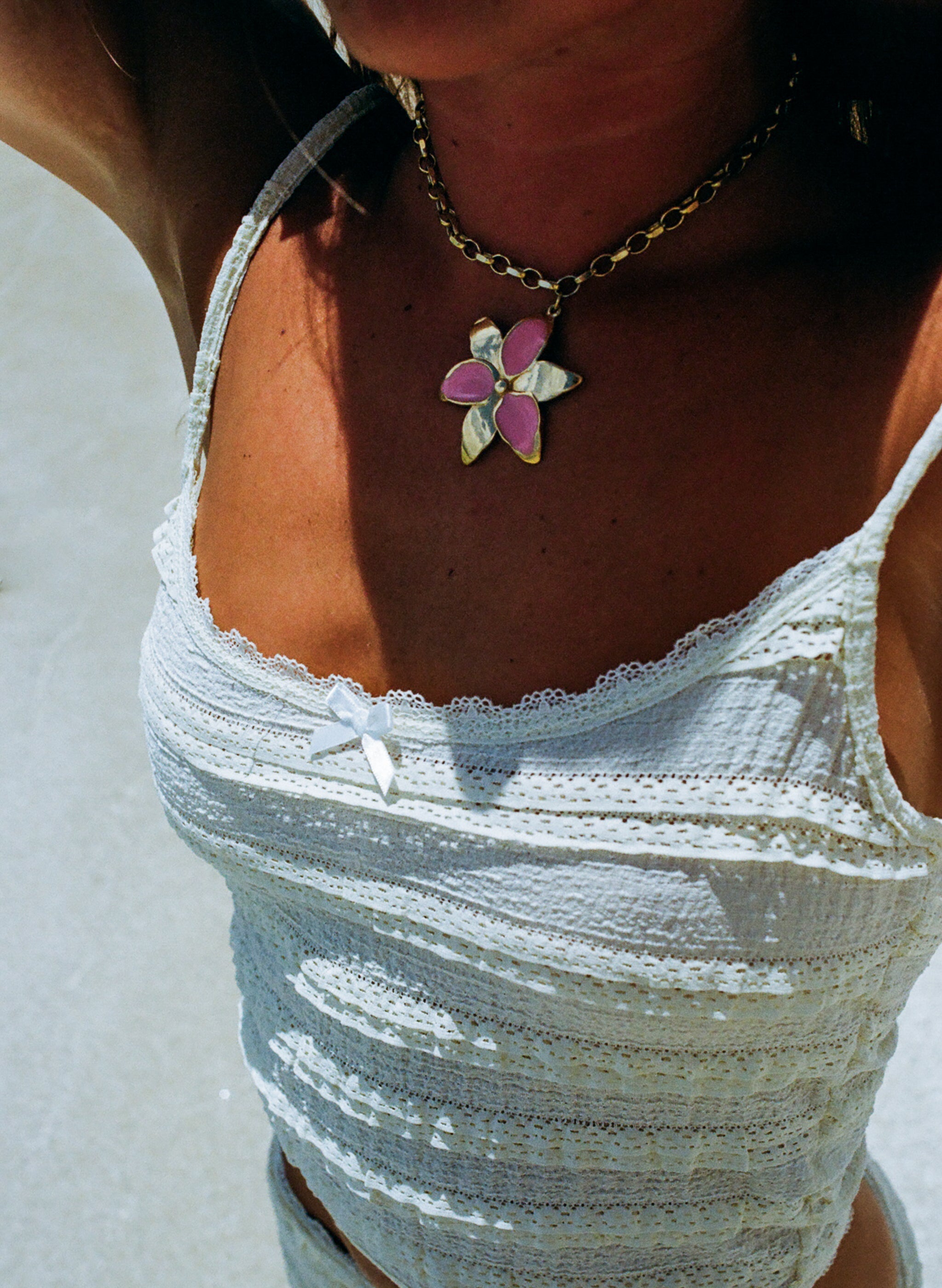Squeeze-London-Chunky-Chain-Forever-Susan-Necklace-OVersized-Flower-Pendant-Pink-Enamel-Candy-Gold-Vermeil