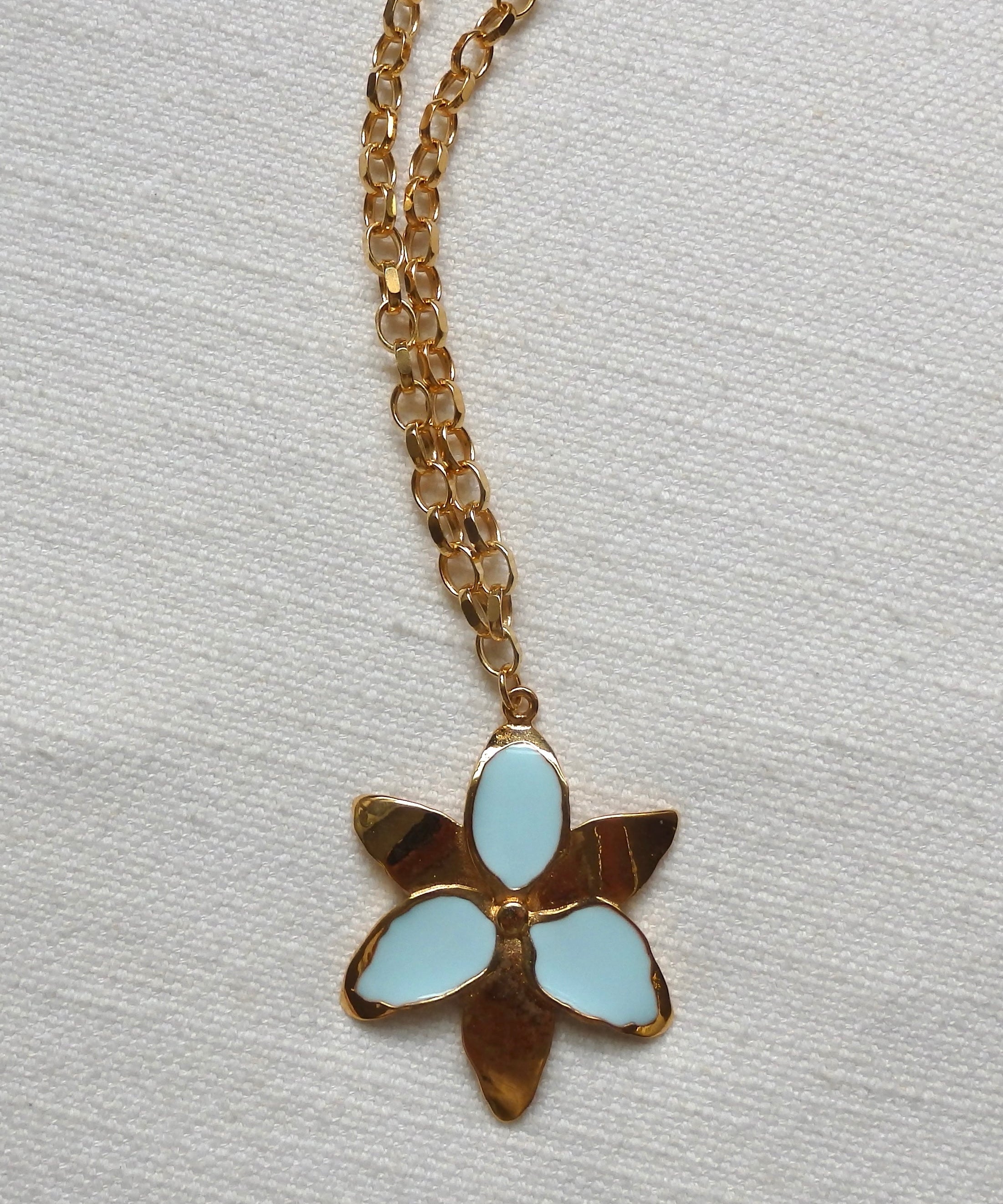 Squeeze-London-Chunky-Chain-Oversized-Statement-Flower-Pendant-Necklace-Sky-Blue-Enamel-Gold-Vermeil