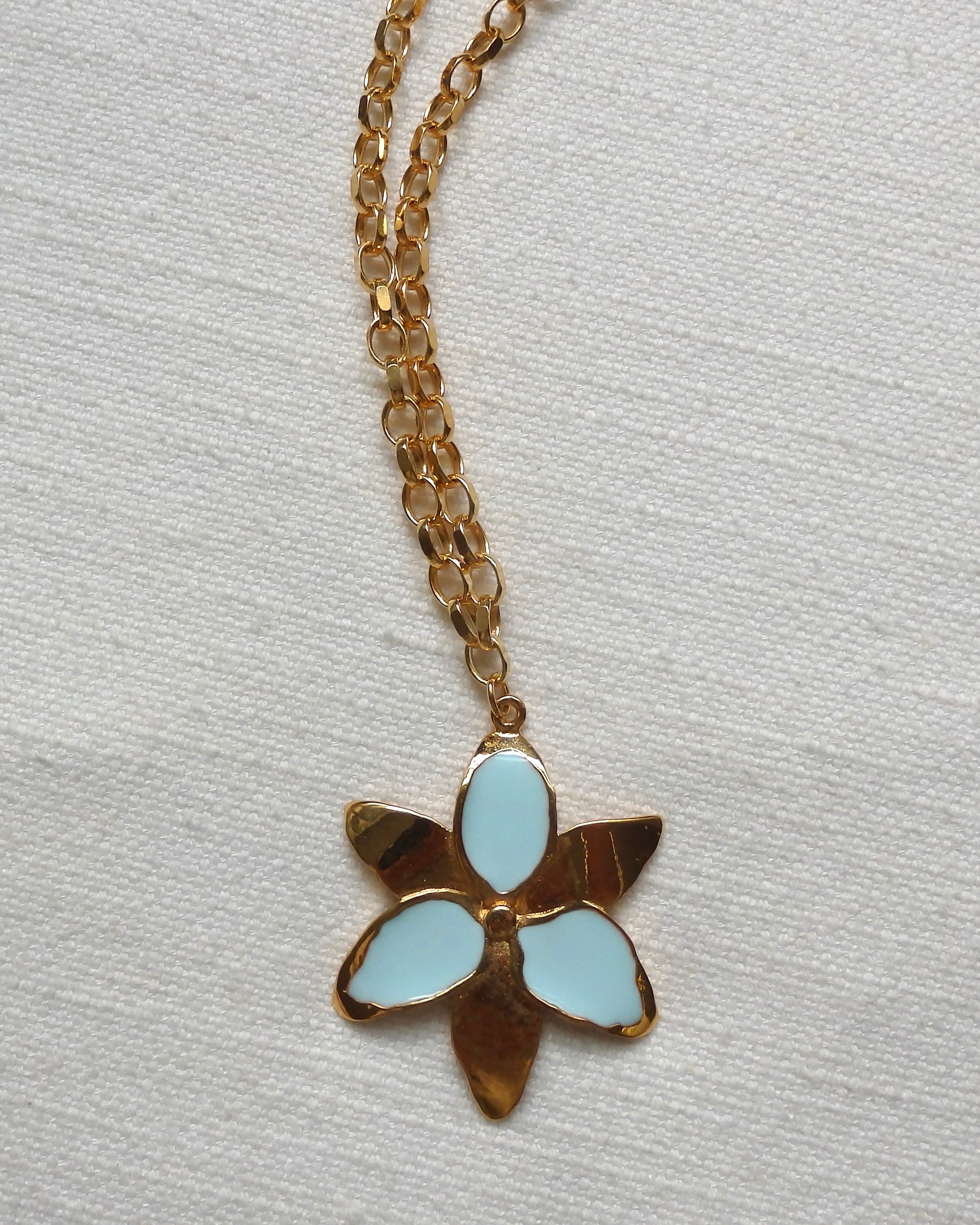 Squeeze-London-Chunky-Chain-Oversized-Statement-Flower-Pendant-Necklace-Sky-Blue-Enamel-Gold-Vermeil