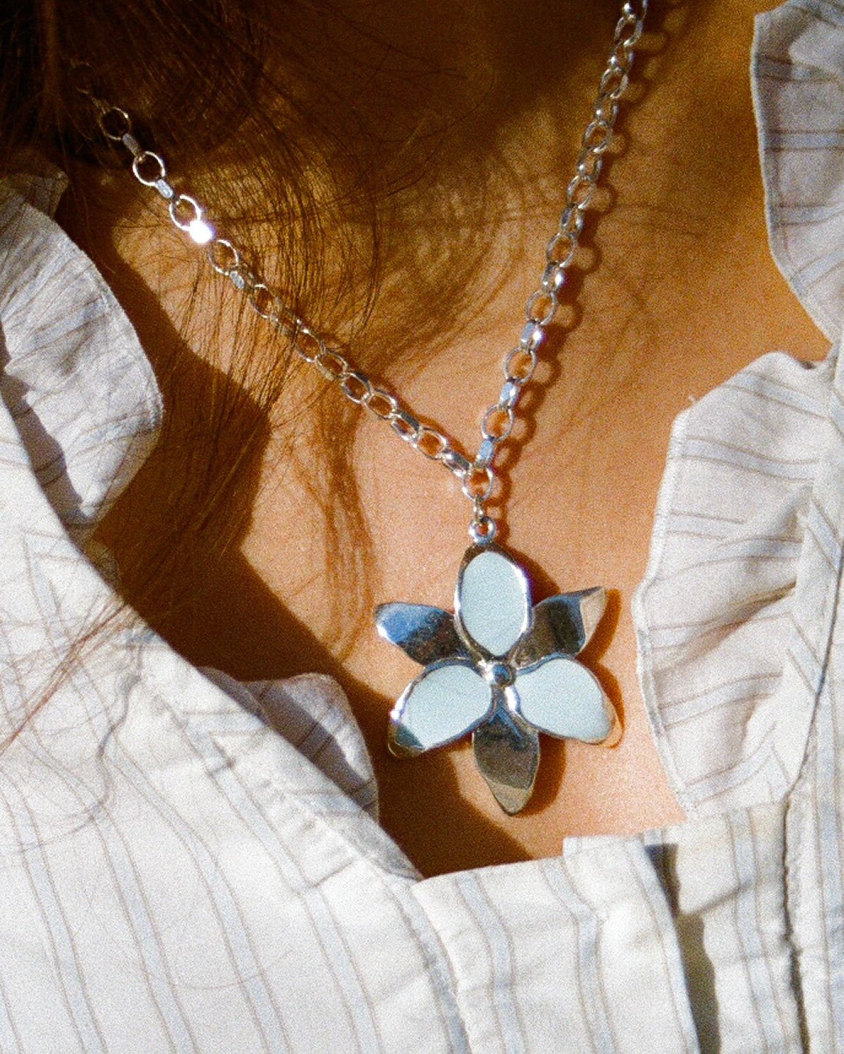 Squeeze-London-Forever-Susan-Oversized-Flower-Pendant-Necklace-Sterling-Silver-Sky-Blue-Enamel-Chunky-Chain