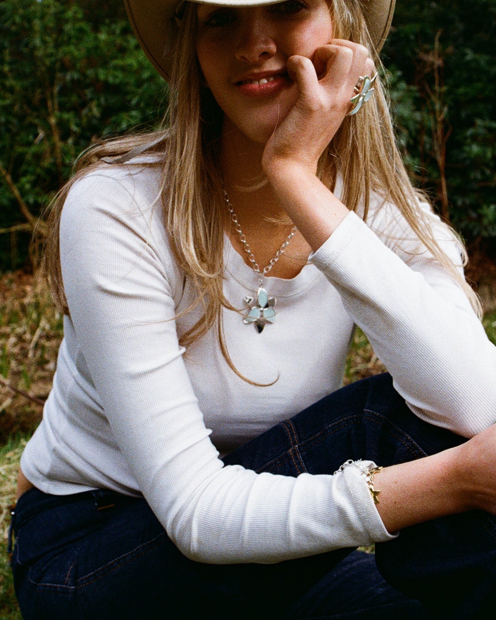 Squeeze-London-Forever-Susan-Oversized-Flower-Pendant-Necklace-Sterling-Silver-Sky-Blue-Enamel-Chunky-Chain