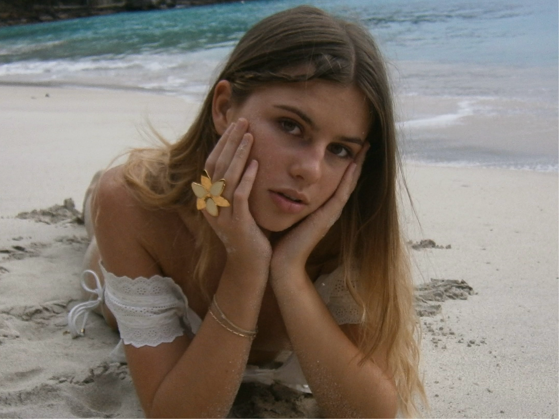 Squeeze-London-Little-Kiss-Ring-Cocktail-Statement-Flower-French-Vanilla-Cream-Gold-Vermeil