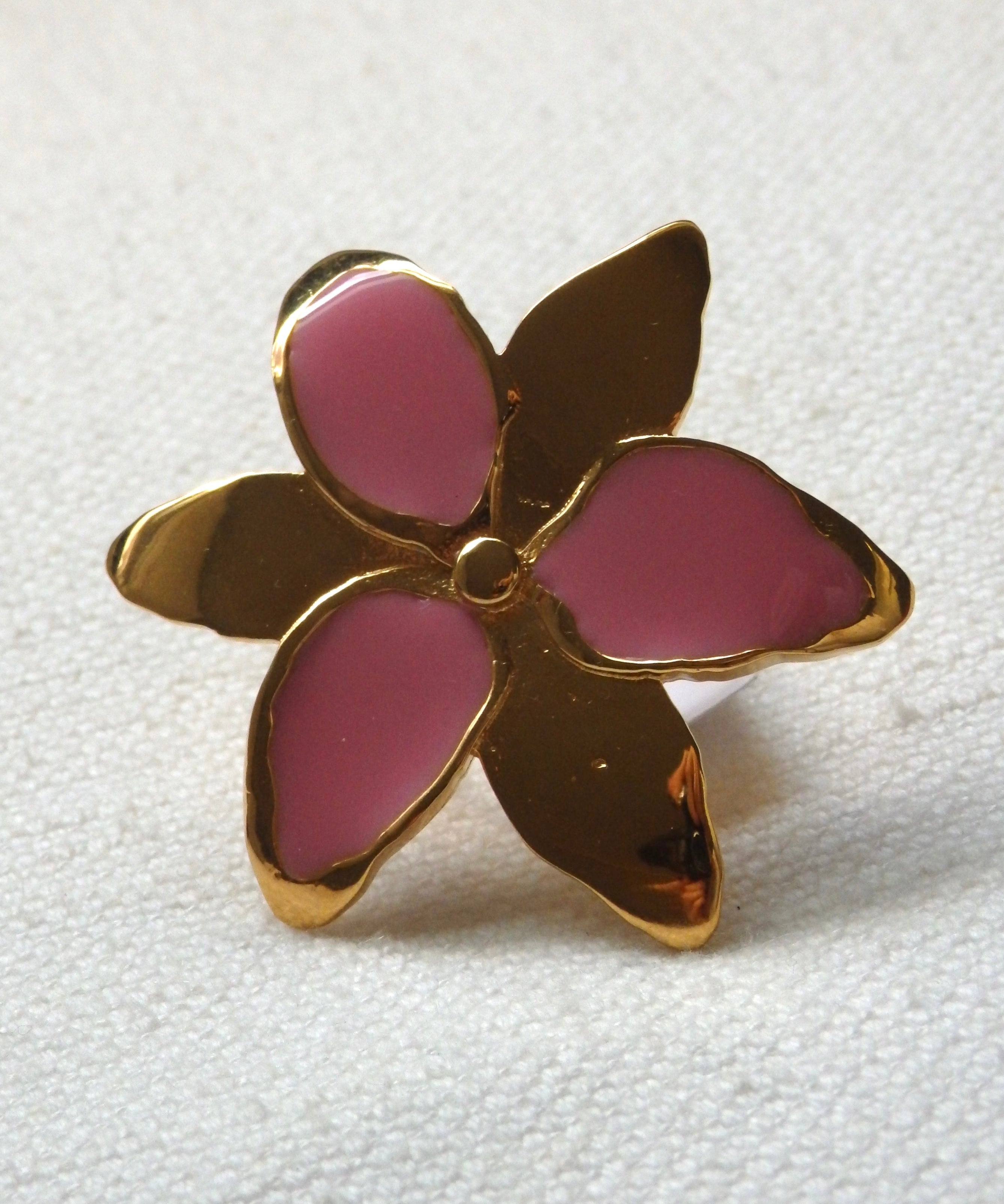 Squeeze-London-Oversized-Flower-Statement-Cocktail-Ring-Little-Kiss-Candy-Pink-Enamel-Gold-Vermeil