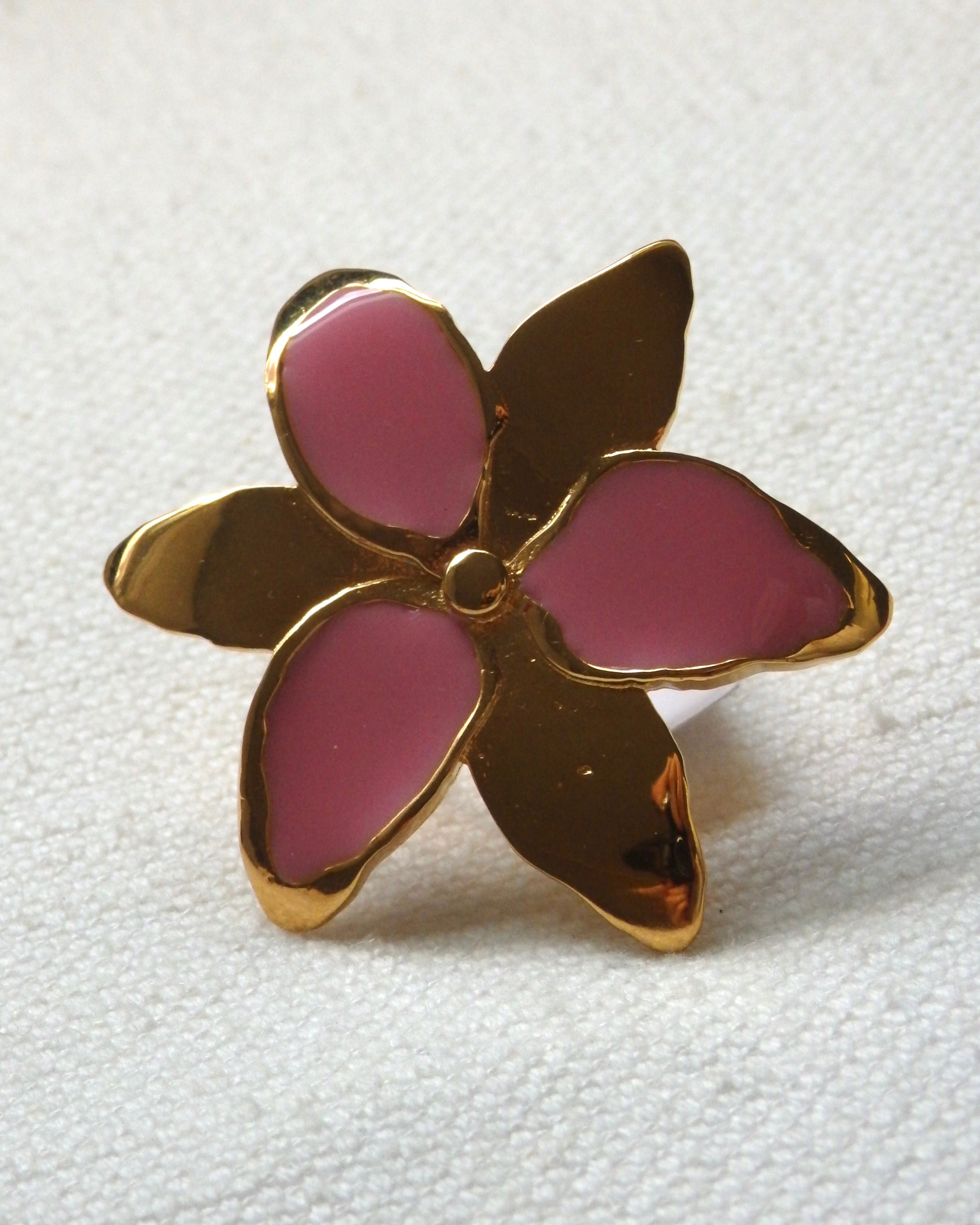 Squeeze-London-Oversized-Flower-Statement-Cocktail-Ring-Little-Kiss-Candy-Pink-Enamel-Gold-Vermeil
