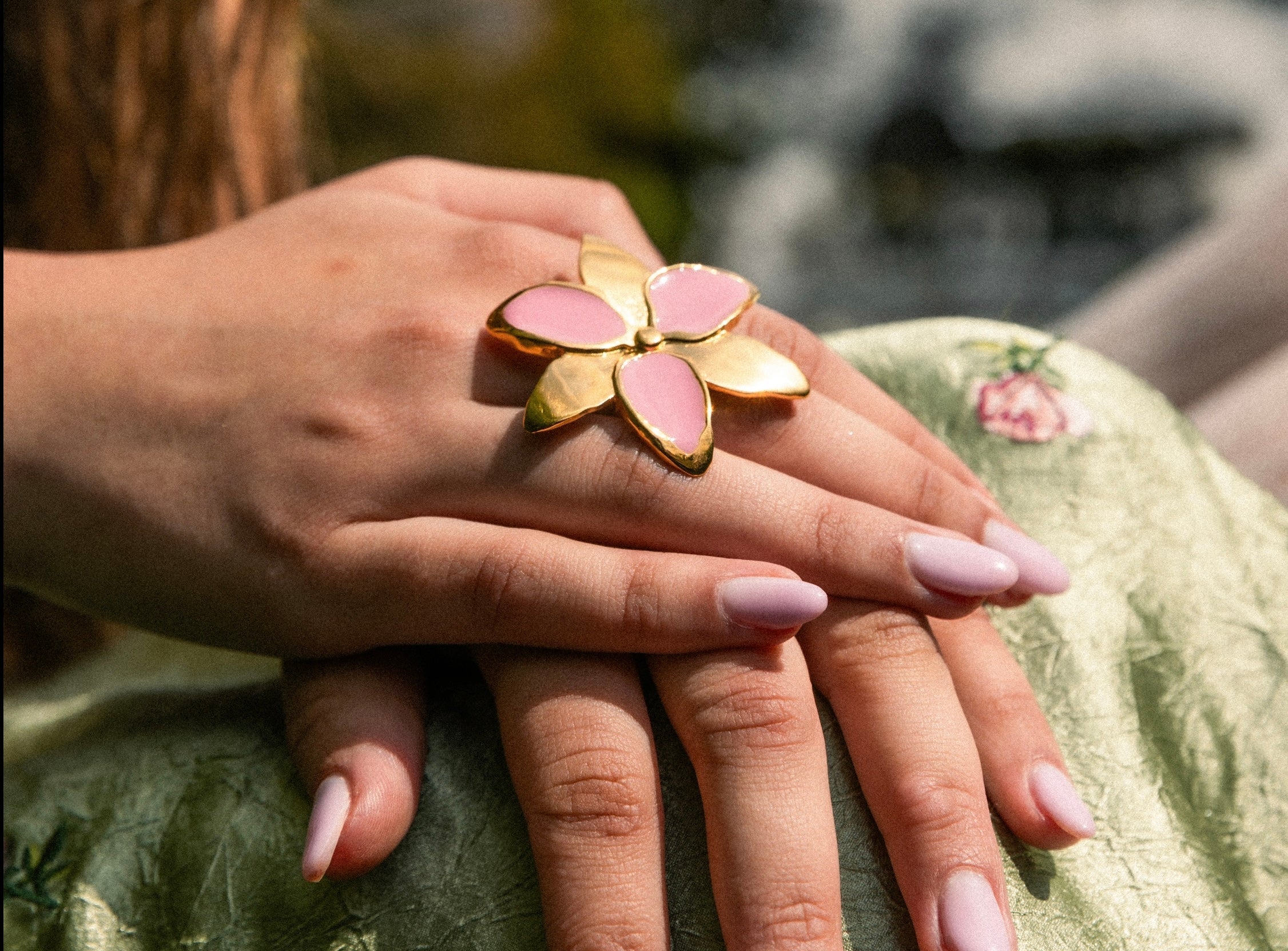 Squeeze-London-Oversized-Flower-Statement-Cocktail-Ring-Little-Kiss-Candy-Pink-Enamel-Gold-Vermeil