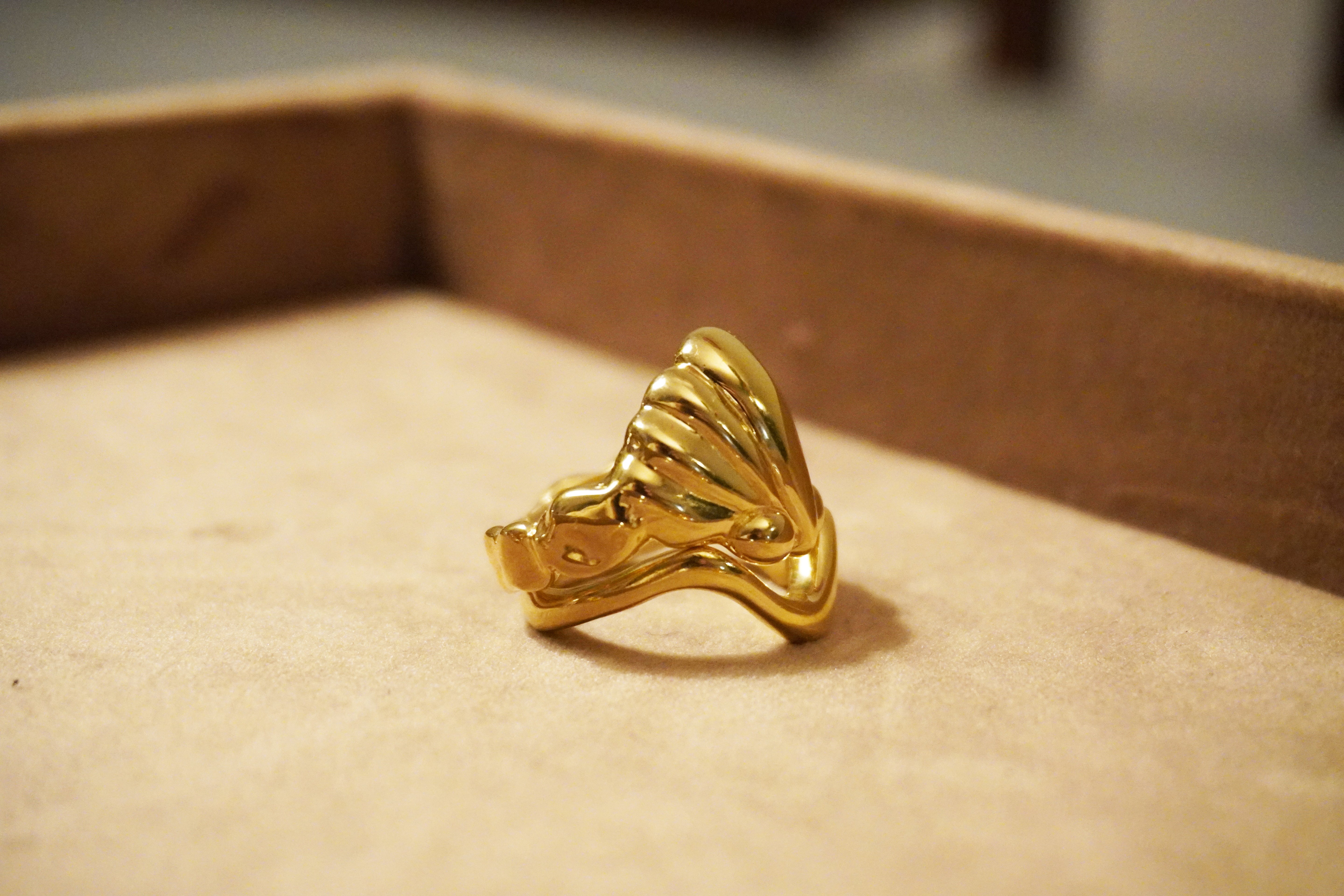 Tilly-Sudsbury-Clam-Shell-Ring-Chunky-Jewellery-Statement-Rings-Unique-Sterling-Silver-Gold-Vermeil-Coastal-Mediterrean-Cocktail-Holiday-Jewellery-Wavey-Stacker-Stacking-Ring-Gold-Solid