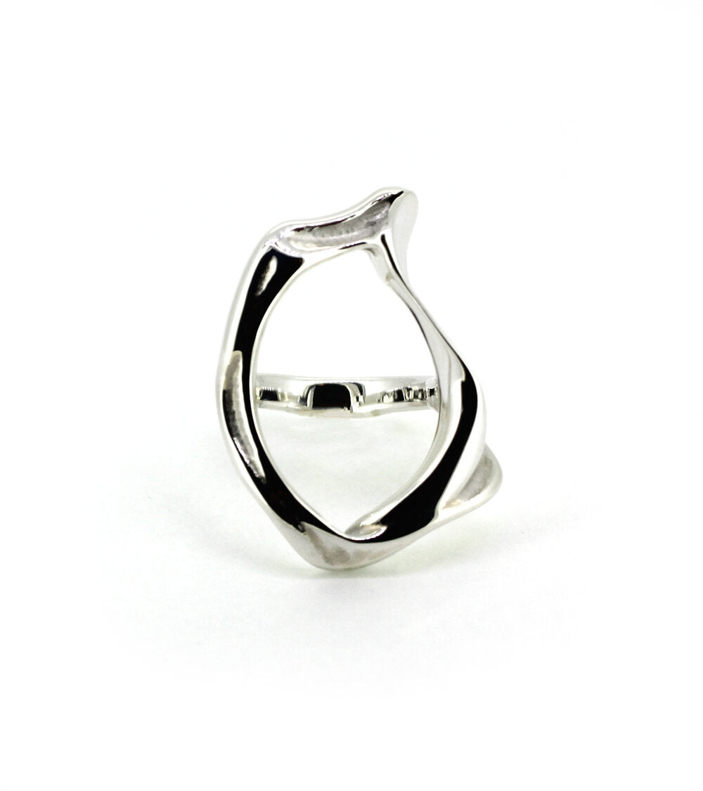 Tilly-Sudsbury-Open-Shell-Sterling-Silver-Ring-Fluid--Curved-Statement-