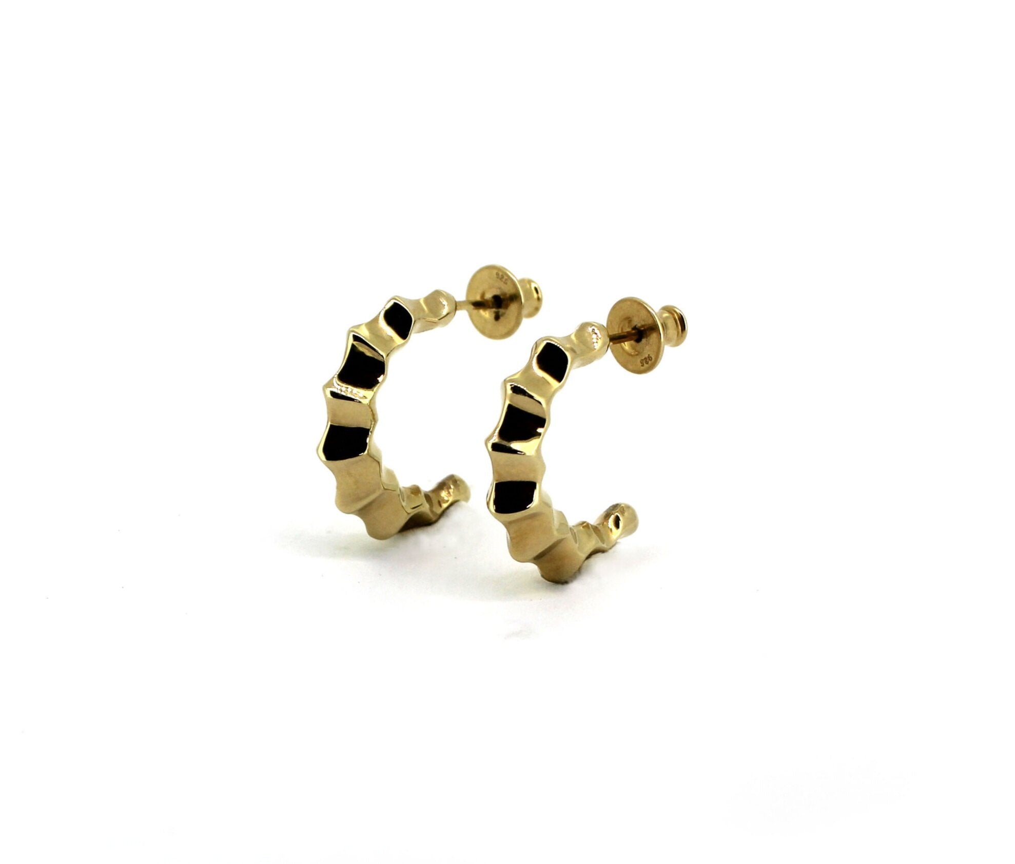 Tilly-Sudsbury-Ripple-Hoops-Hoop-Earrings-ribbed-textured-gold-vermeil