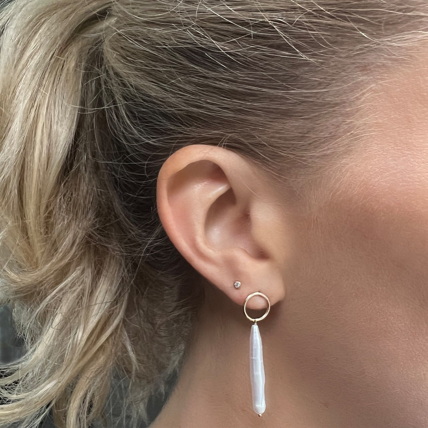 Tory-Long-Amara-Gold-Freshwater-Ivory-Pearl-Drop-Hoop-Loop-Dangle-Long-Earrings-Statement-Subtle