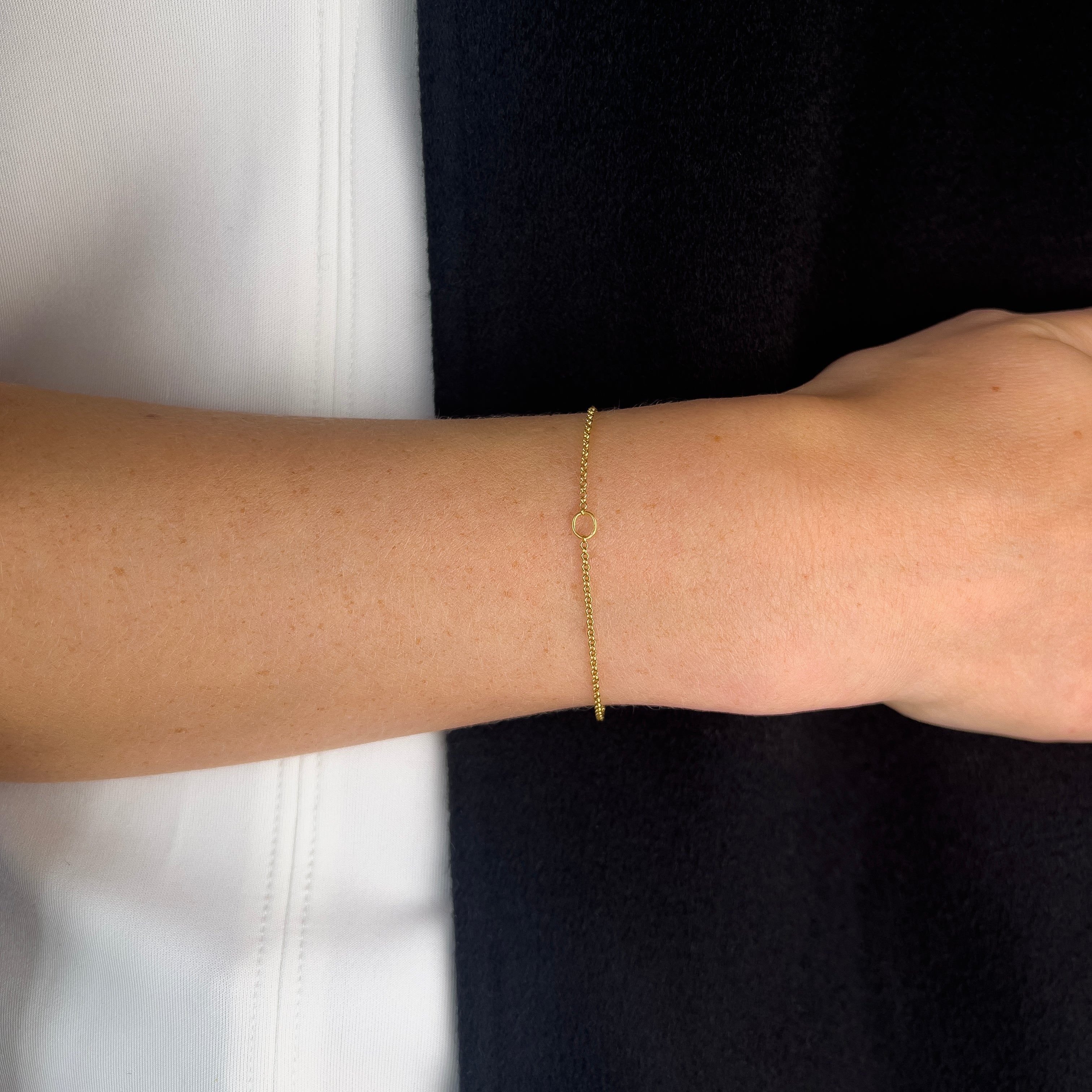 Tory-Long-The-Circle-Hoop-Pendant-Gold-Vermeil-18ct-Delicate-Chain-Bracelet