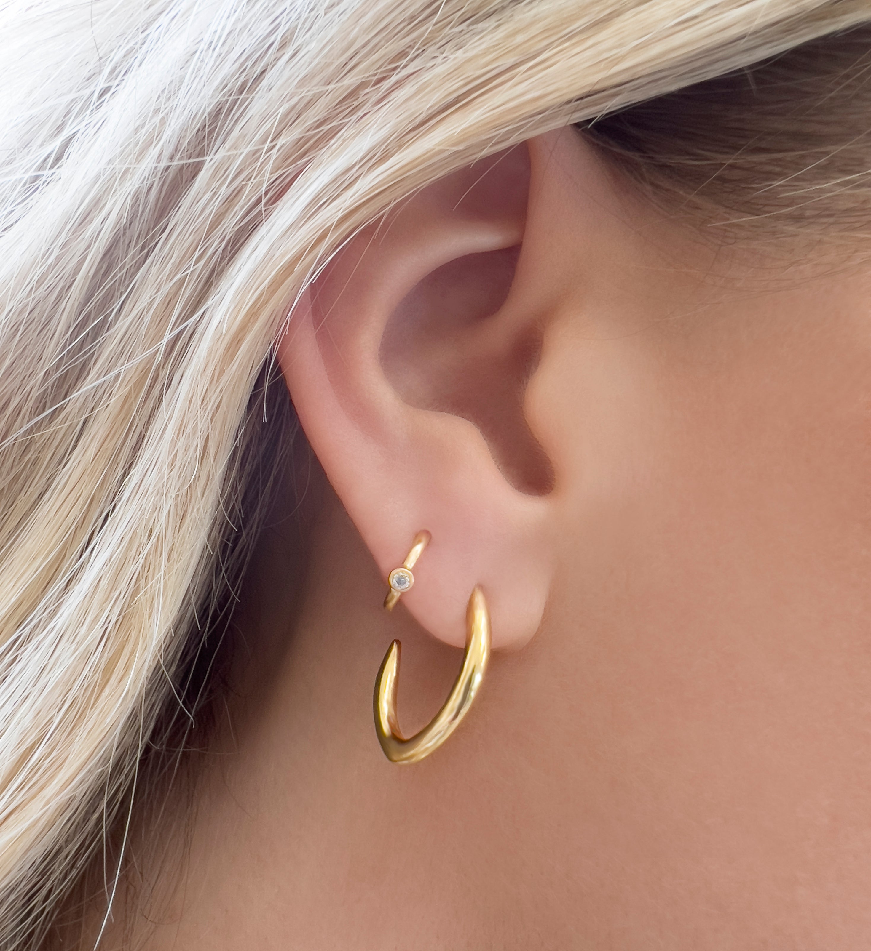 Tory-Long-The-Huggie-Hoop-Earrings-Gold-Vermeil-White-Sapphire-Minimal