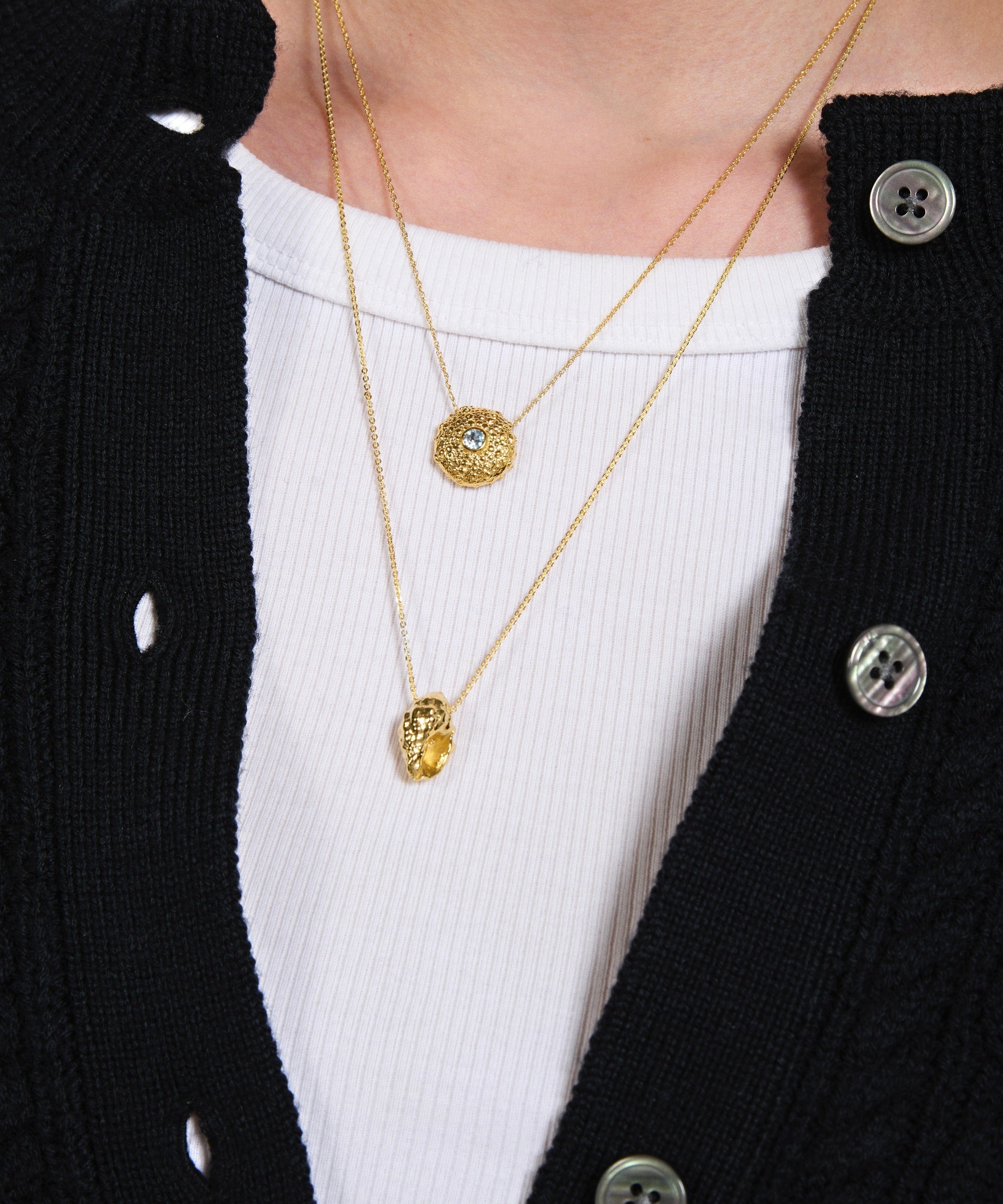 Feggeri-Ahinos-Topaz-Blue-Gemstone-Circle-Chunky-Pendant-Textured-Chain-Necklace-Gold-Vermeil