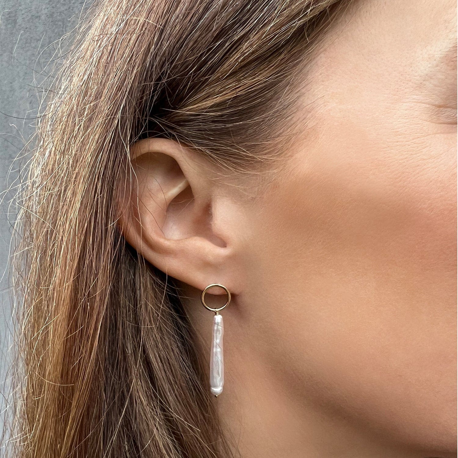 Amara Freshwater Pearl Earrings - Golden