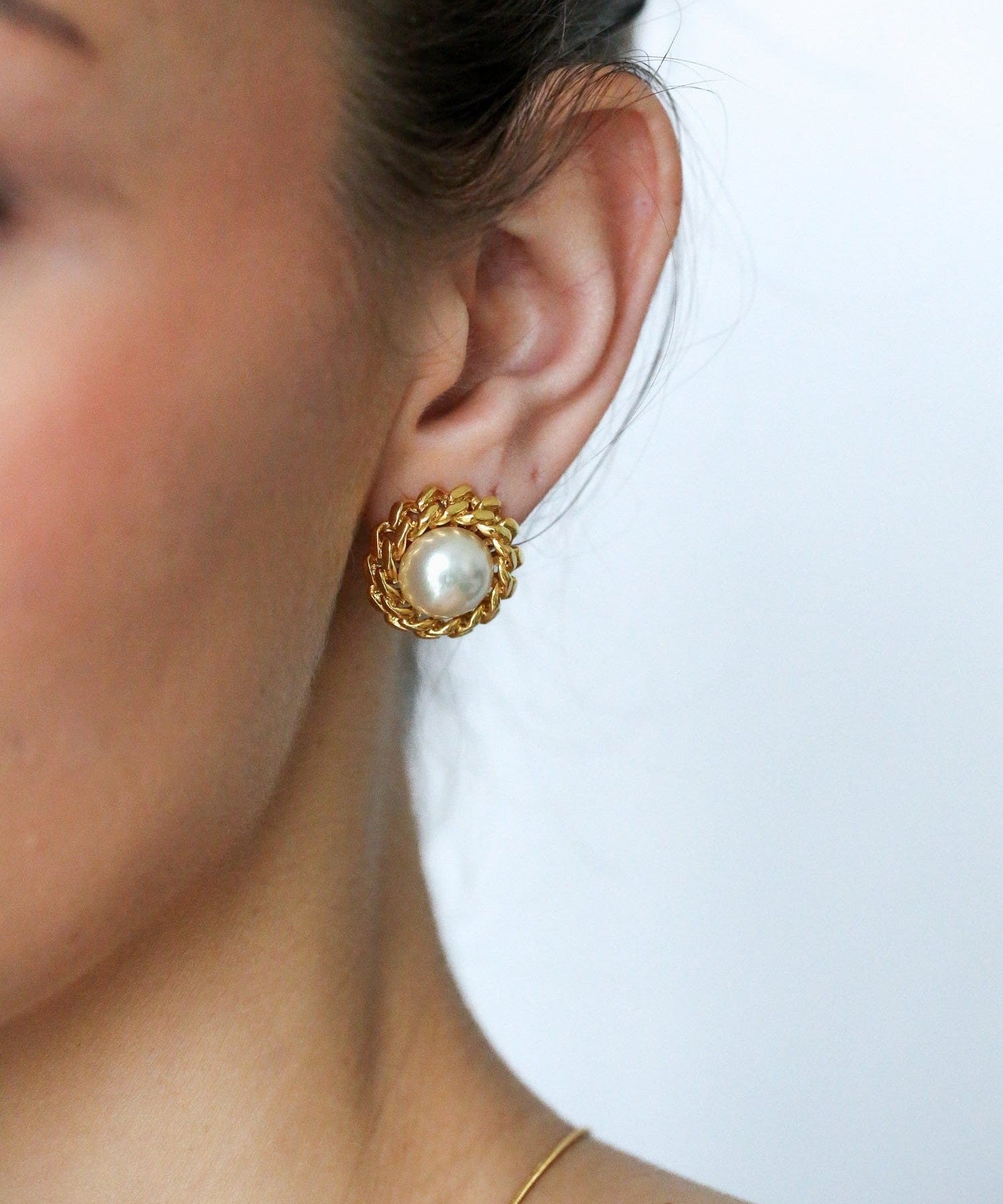 Arabella Pearl Clip On Studs - Golden