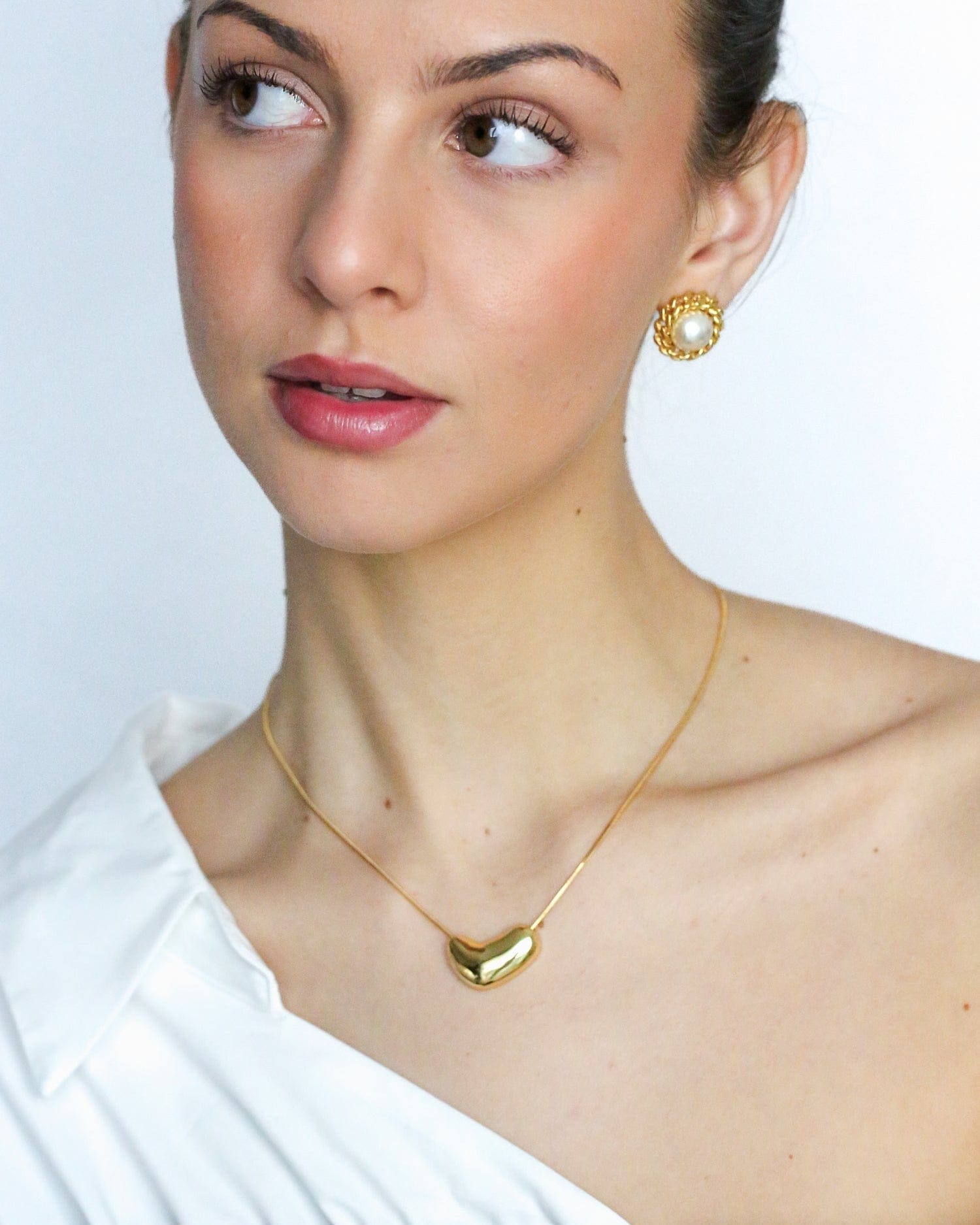 Arabella Pearl Clip On Studs - Golden