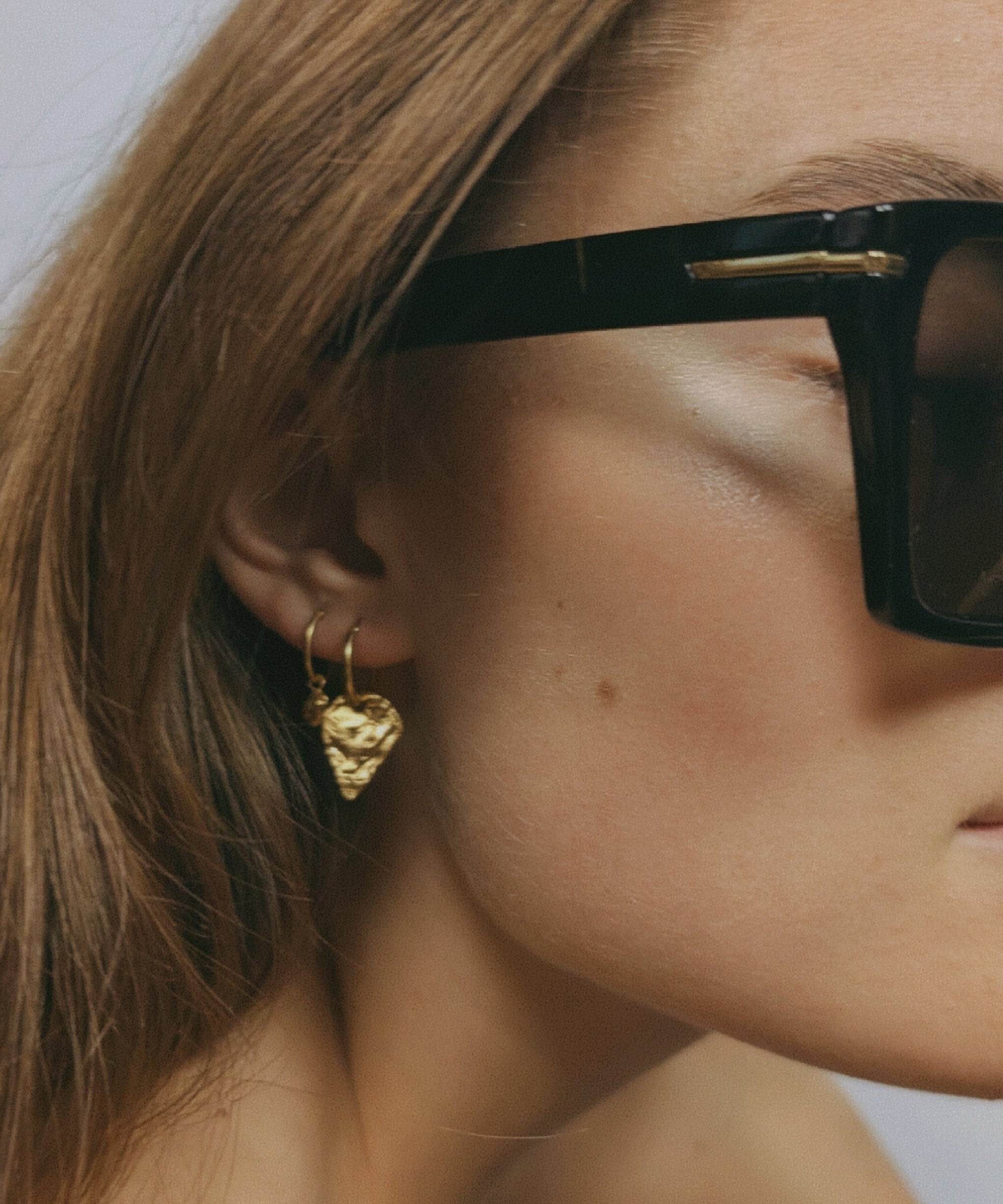 Milly-Maunder-Arma-Textured-Shield-Pendant-Huggies-Drop-Hoop-Earrings-Hoops-Gold-Plated-18ct-Stacking 