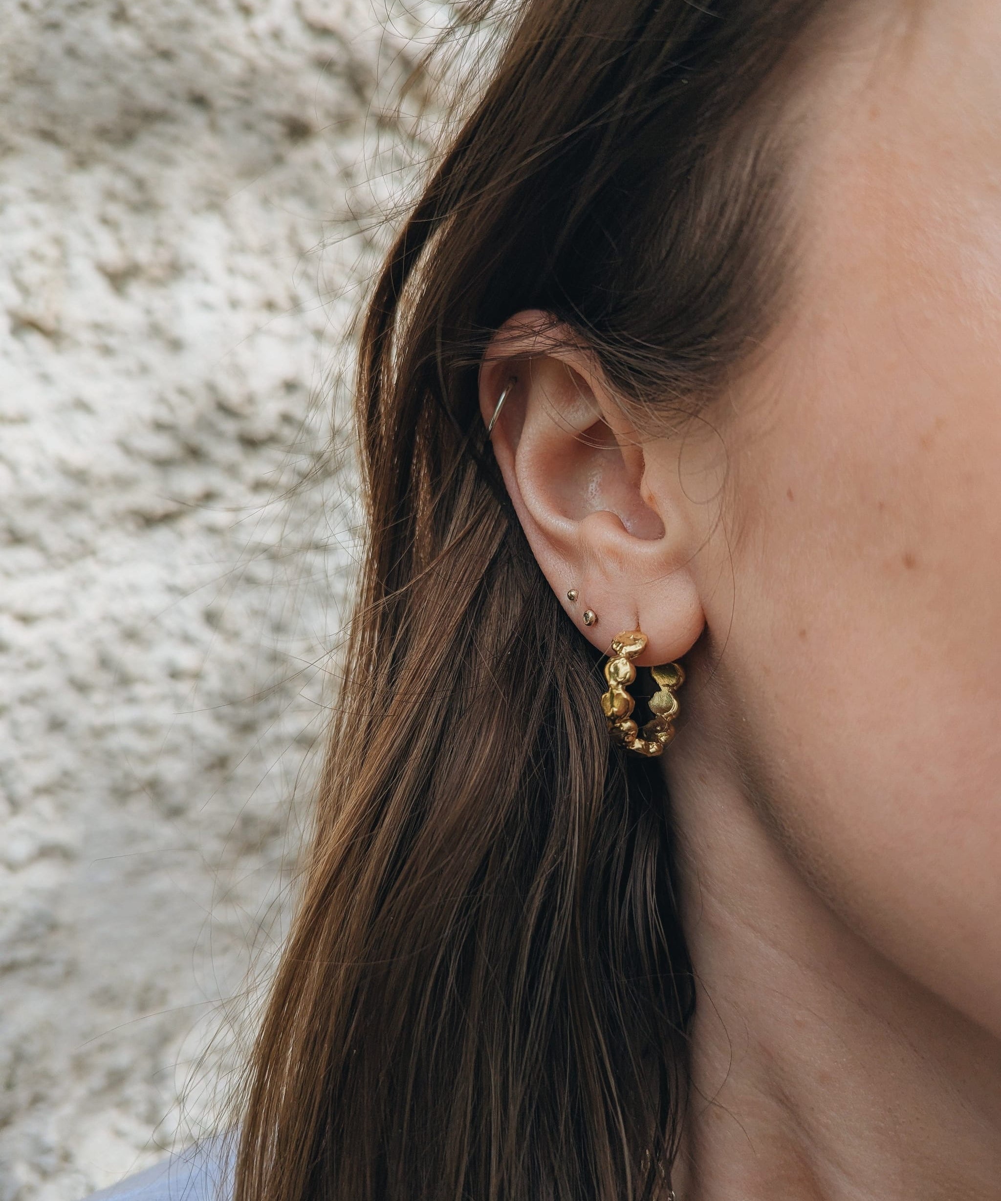 Milly-Maunder-Cova-mini-Pebble-Circle-Medium-Hoops-Wavey-wavy-Irregular-Rustic-18ct-Gold-Plated-Earrings-Hoop