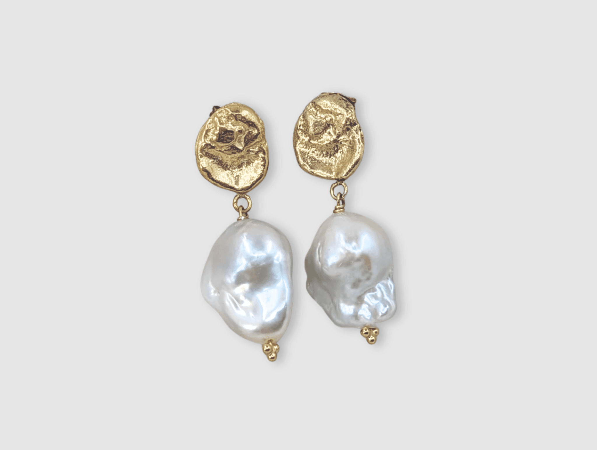 Milly-Maunder-Dara-and-Pearl-Studs-Textured-Gold-Plated-18ct-Disc-Circle-Freshwater-Baroque-Bead-Drop-Dangle-Statement-Earring-Earrings
