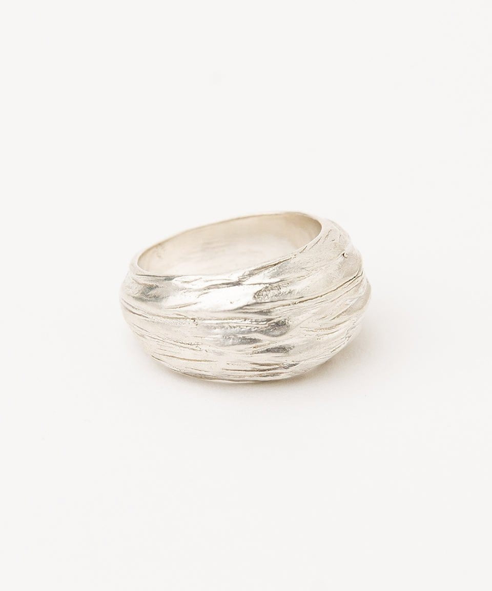 Carolina-De-Barros-Textured-Gold-Plated-Sterling-Silver-Statement-Cocktail-FALESIA-Ring
