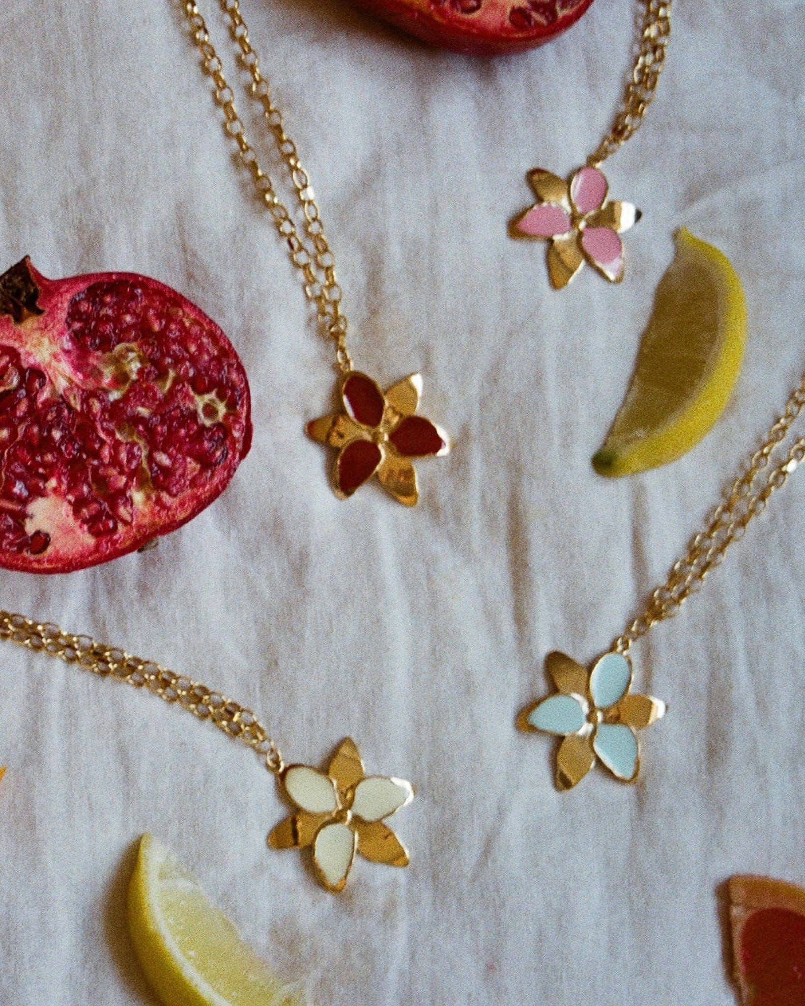 Squeeze-London-Chunky-Chain-Forever-Susan-Necklace-OVersized-Flower-Pendant-Pink-Enamel-Candy-Gold-Vermeil