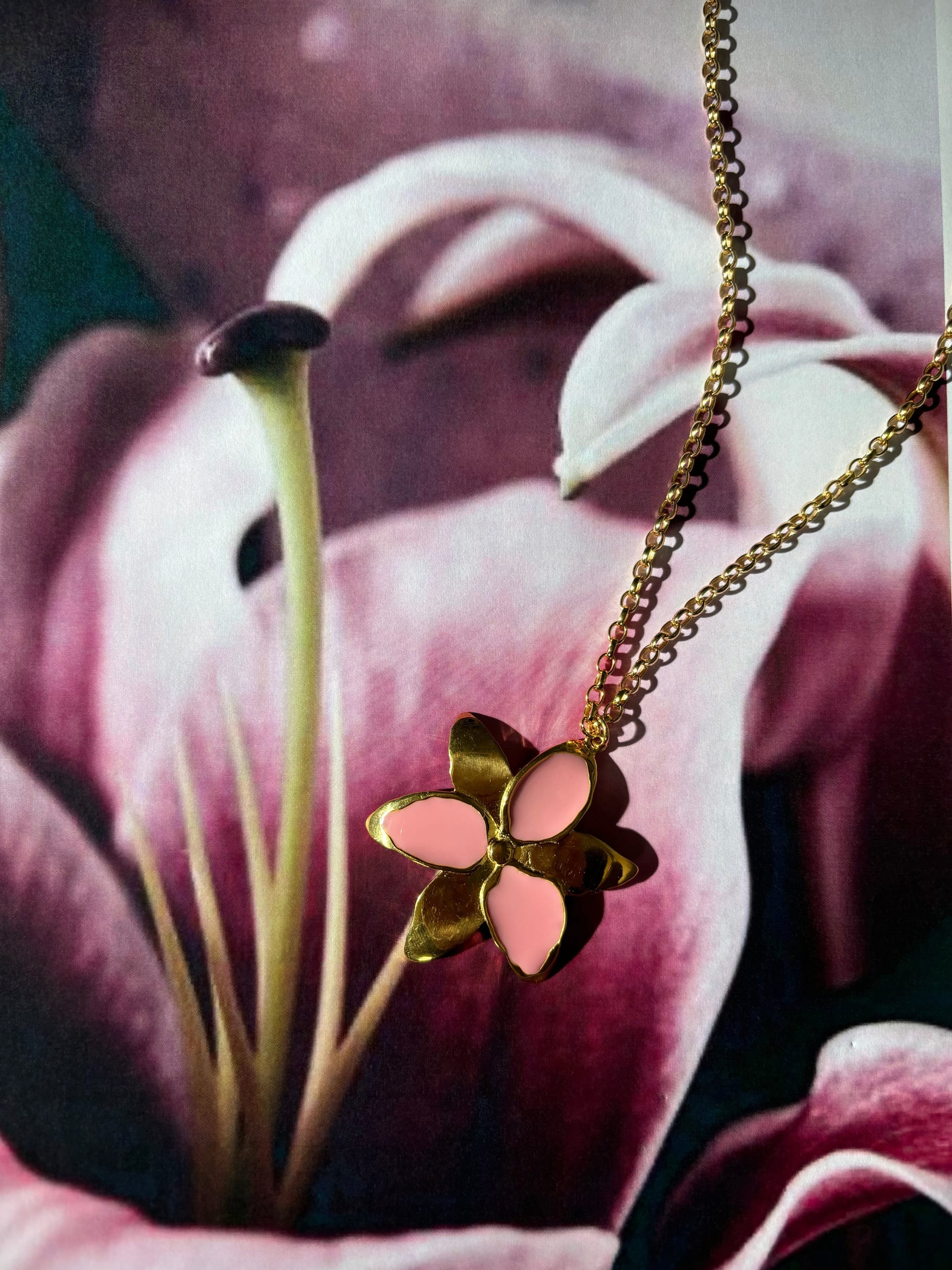 Squeeze-London-Chunky-Chain-Forever-Susan-Necklace-OVersized-Flower-Pendant-Pink-Enamel-Candy-Gold-Vermeil