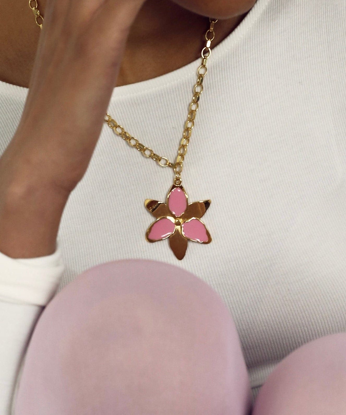 Squeeze-London-Chunky-Chain-Forever-Susan-Necklace-OVersized-Flower-Pendant-Pink-Enamel-Candy-Gold-Vermeil