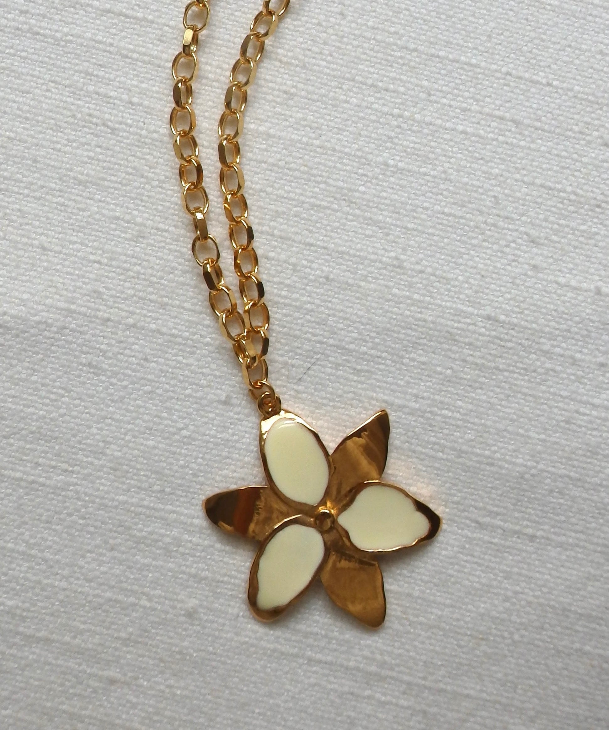Squeeze-London-Chunky-Chain-Forever-Susan-Oversized-Statement-Flower-Pendant-Necklace-French-Vanilla-Cream-Enamel-Gold-Vermeil