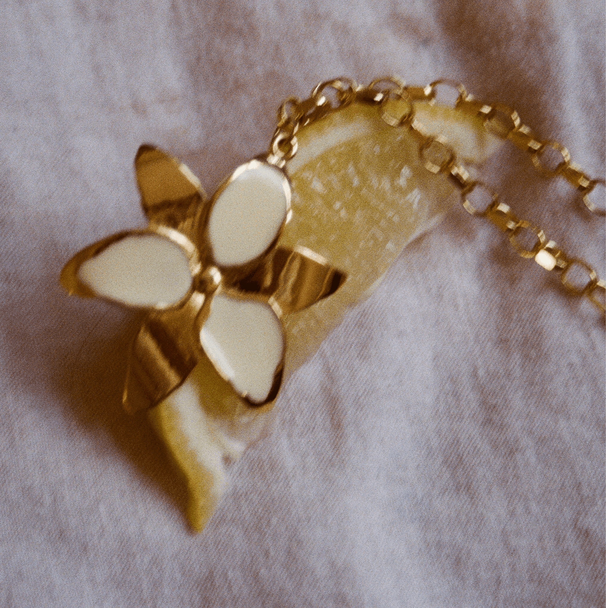 Squeeze-London-Chunky-Chain-Forever-Susan-Oversized-Statement-Flower-Pendant-Necklace-French-Vanilla-Cream-Enamel-Gold-Vermeil