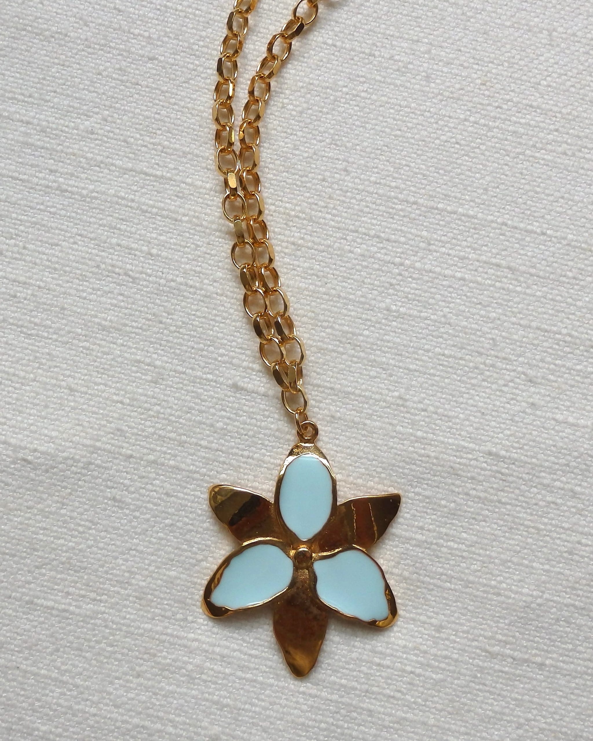 Squeeze-London-Chunky-Chain-Oversized-Statement-Flower-Pendant-Necklace-Sky-Blue-Enamel-Gold-Vermeil