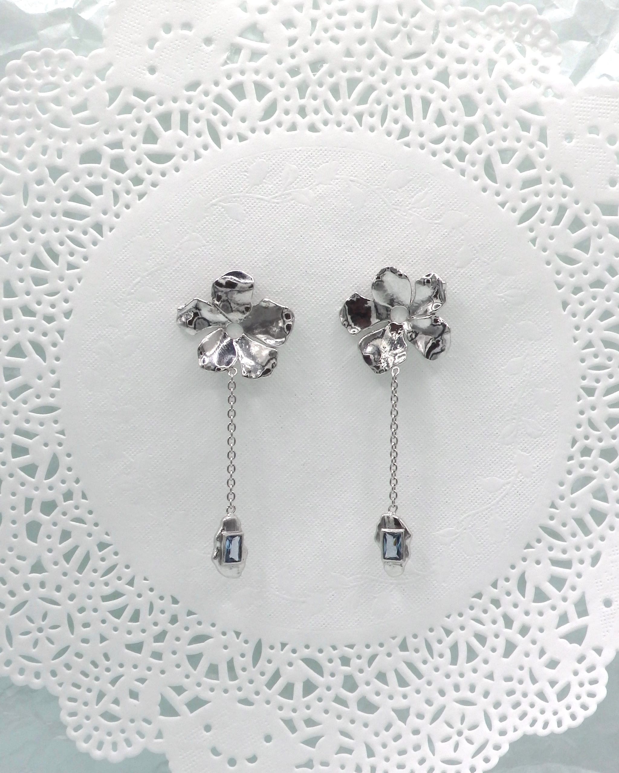 Squeeze-Jewellery-Forget-Me-Not Earrings-Statement-Oversized-Flower-Drop-Blue-Gemstone-chain-earrings-aquamarine-topaz-Gold-Silver