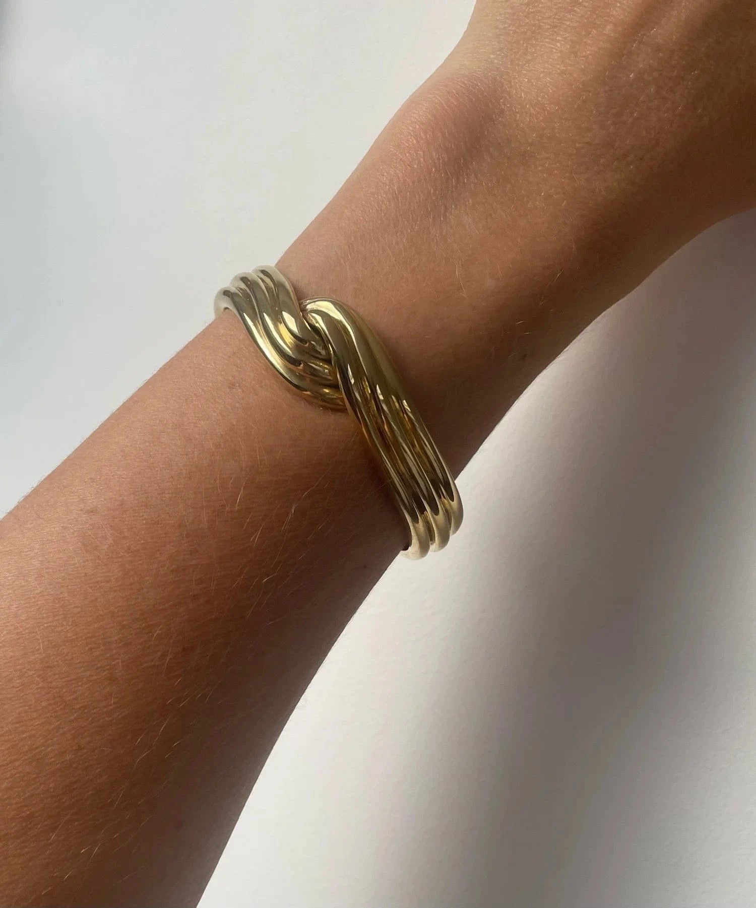 Ruddock-Gia-Cuff-Gold-Clean-Lines-Sleek-Minimial-Twisted-Tubular-Lunear-Fluid-Forms-Sculptural-Bangle-Bracelet-Cuff-Chunky-Cool-Jewellery-Gold-Plated