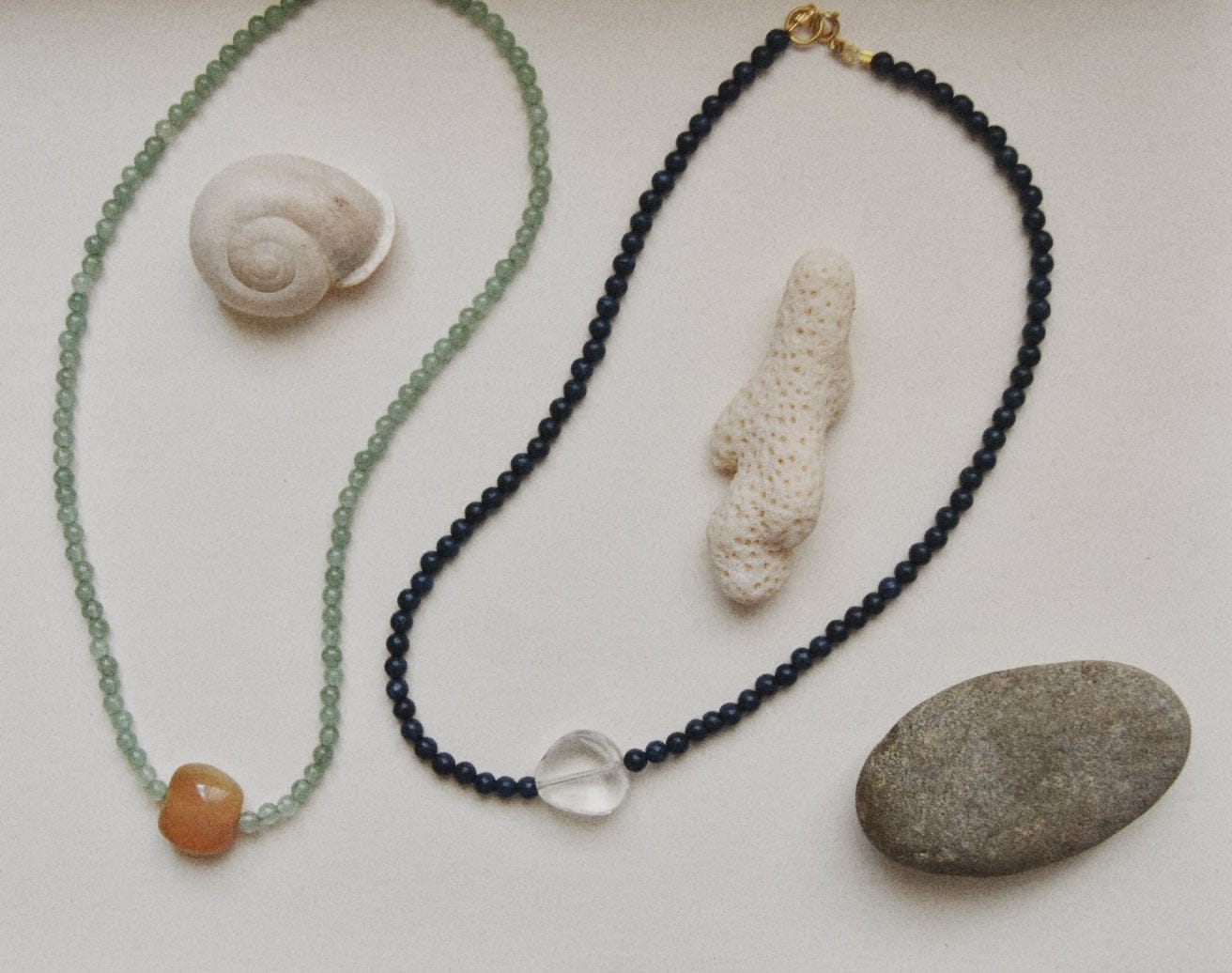 Kan-Studio-Indira-necklace-Lapis-Lazuli-Clear-Peach-Glass-Green-Aventurine-Delicate-Beaded-Pendant-Necklace-Contrasting-Colours-Summer-Jewellery-Beads-Bead-Cool-Boho-Style-Design