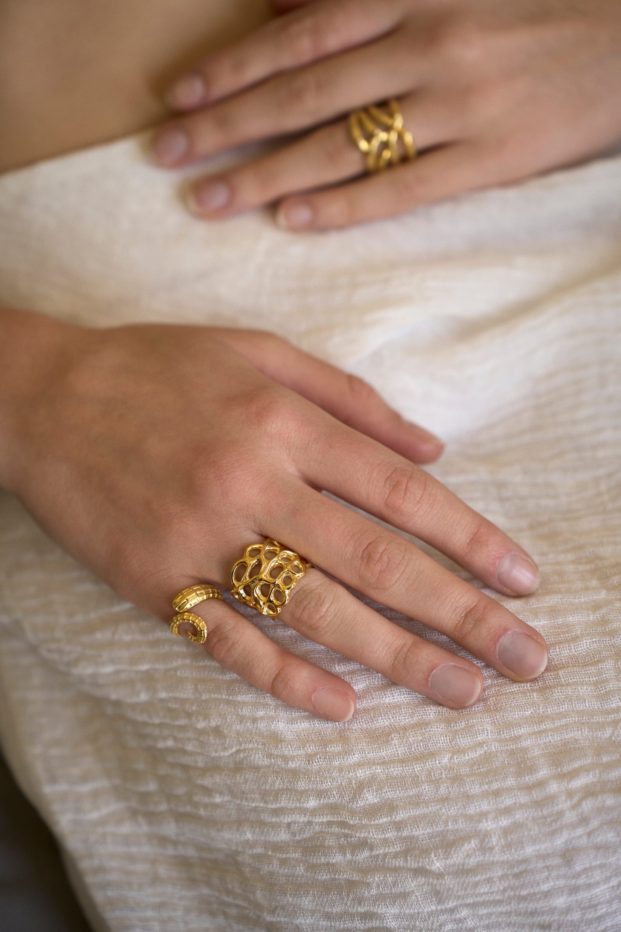 Feggeri-Ippos-Ring-Seahorse-Marine-Coastal-Inspired-Jewellery-Swirl-Curl-Textured-Statement-Cocktail-Gold-vermeil