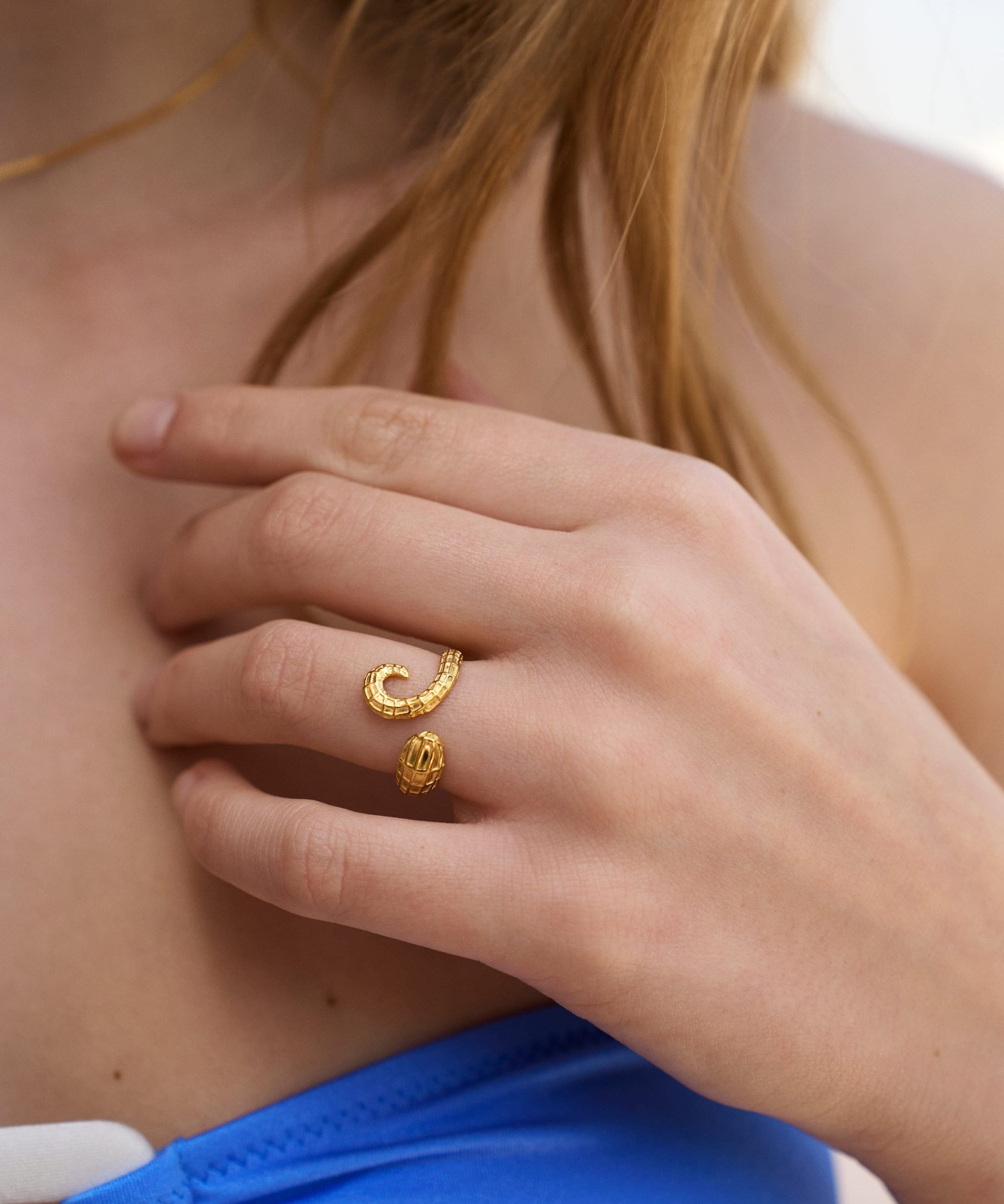 Feggeri-Ippos-Ring-Seahorse-Marine-Coastal-Inspired-Jewellery-Swirl-Curl-Textured-Statement-Cocktail-Gold-vermeil