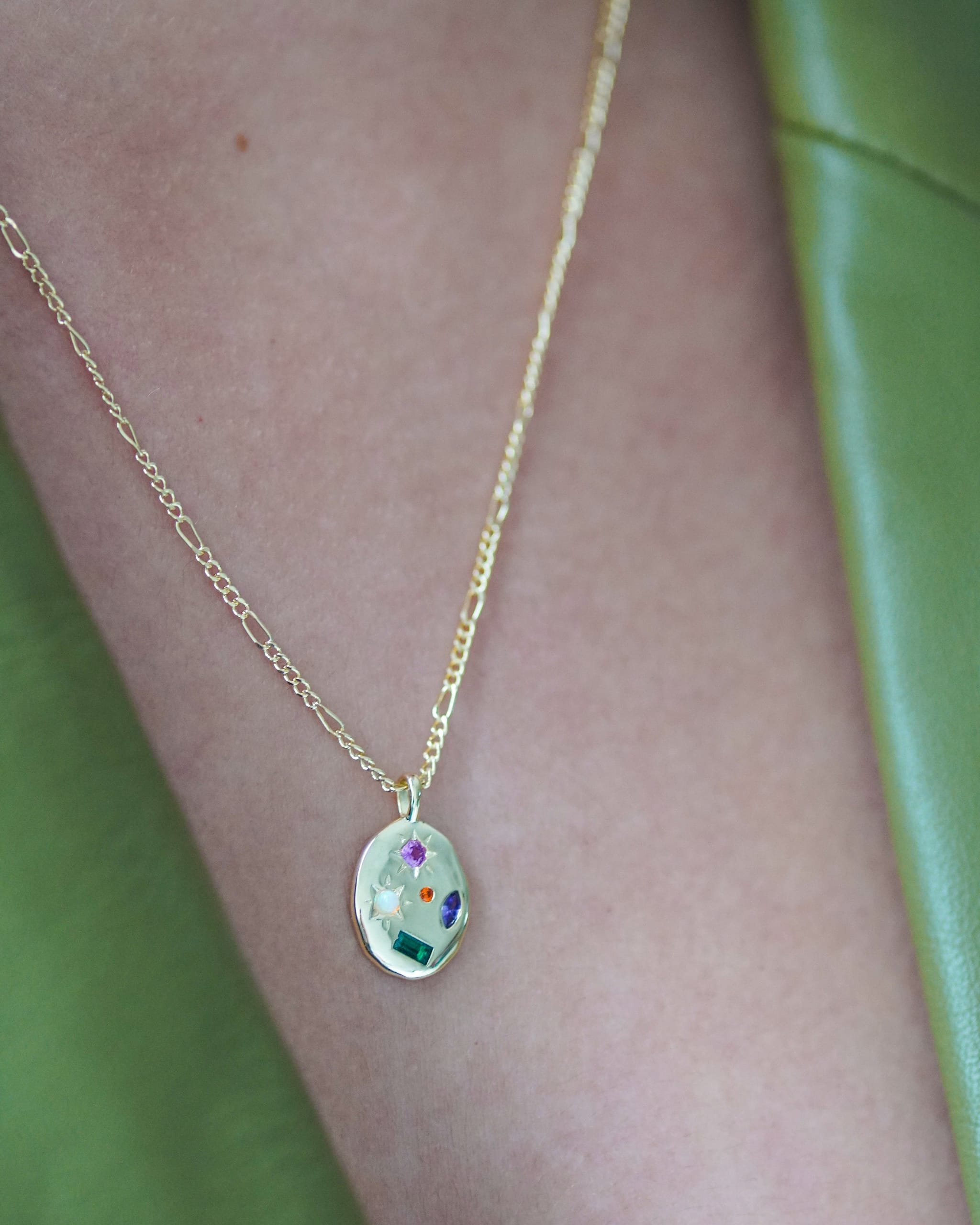 Junk-Jewels-Kaleidoscope-Gemstone-Multicoloured-Rainbow-Star-Pendant-Necklace-Gold-Figaro-Chain
