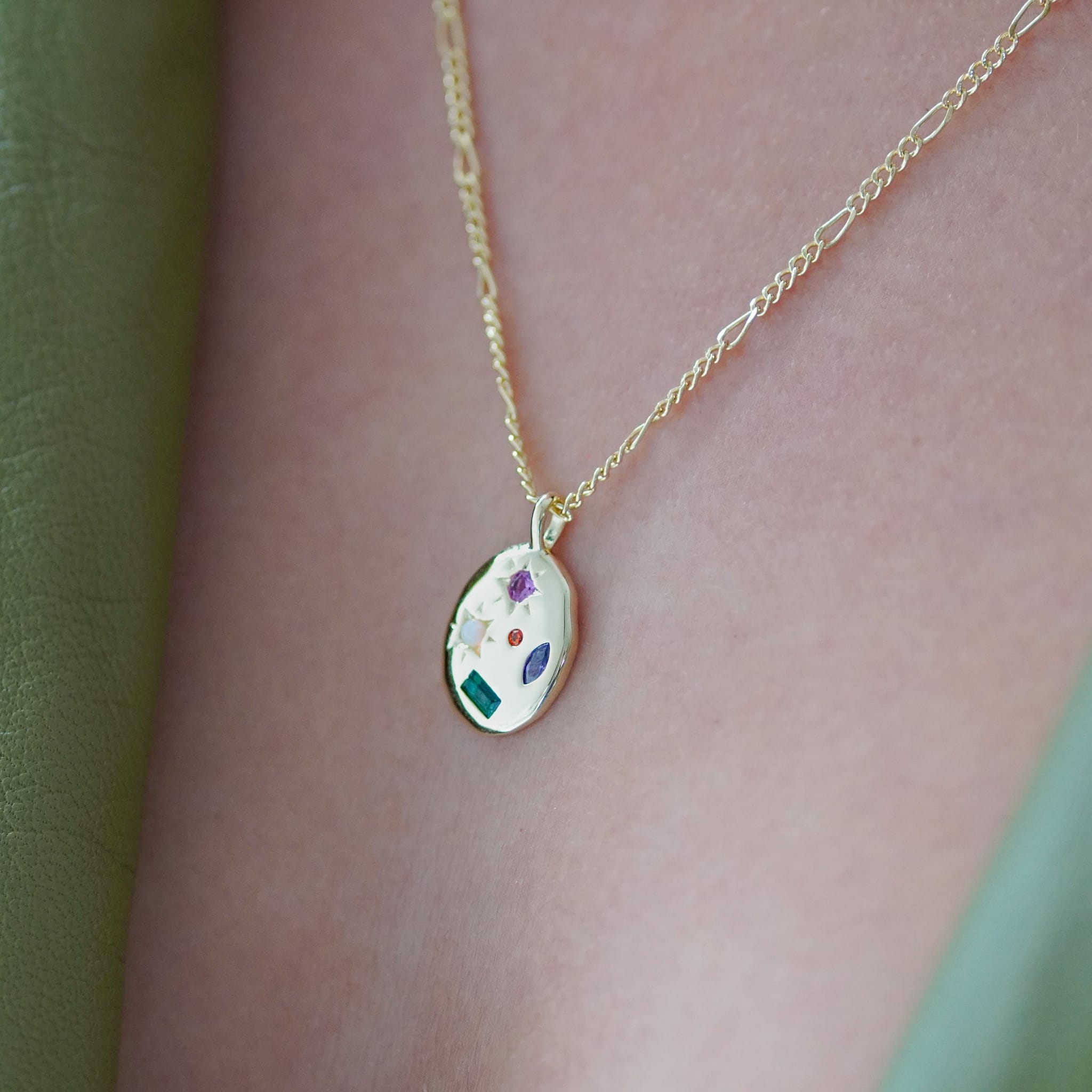 Junk-Jewels-Kaleidoscope-Gemstone-Multicoloured-Rainbow-Star-Pendant-Necklace-Gold-Figaro-Chain