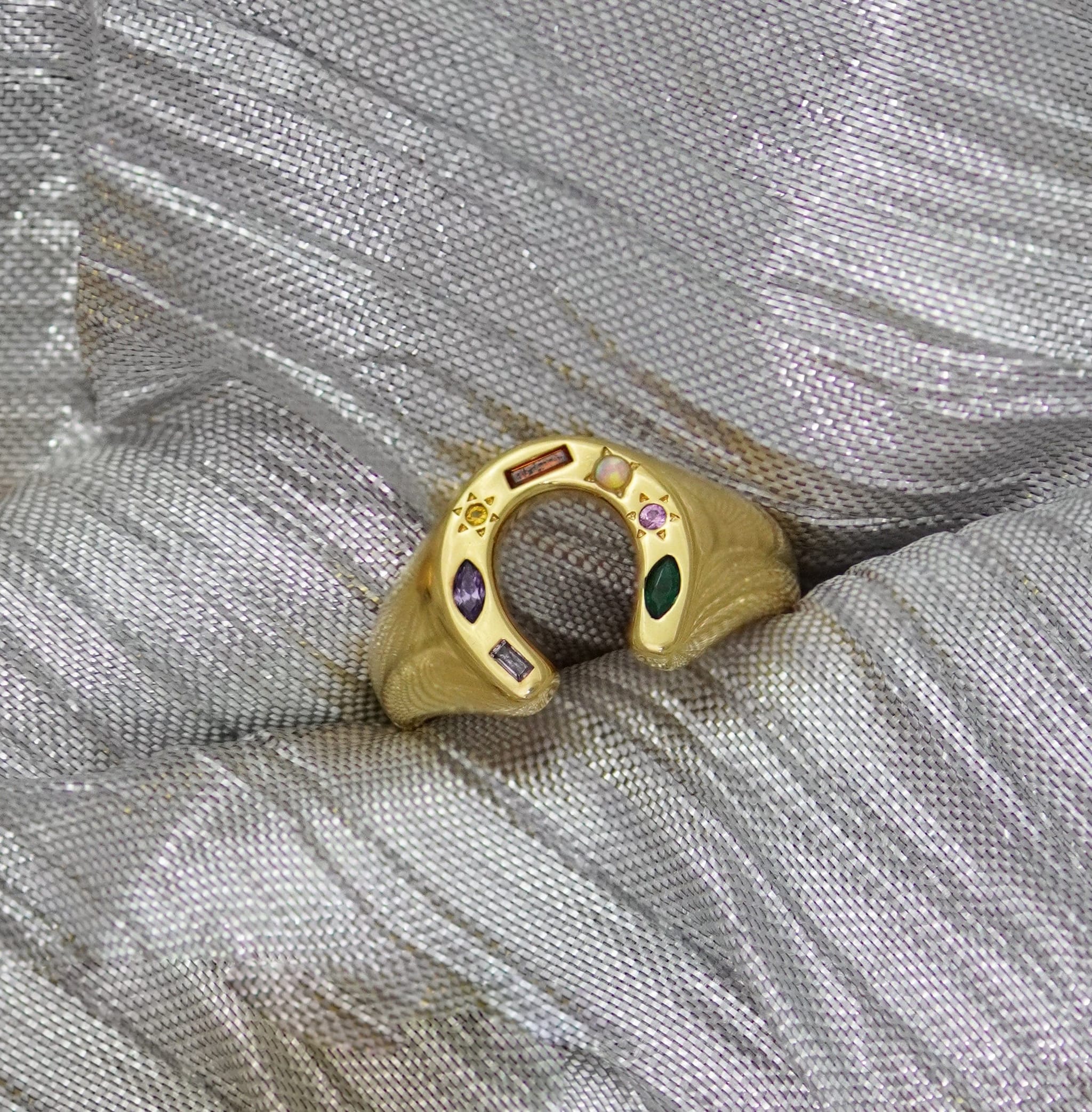 Junk-Jewels-Kaleidoscope-Lucky-Horseshoe-Charm-Multicoloured-rainbow-gemstone-stone-Signet-Ring-gold-silver