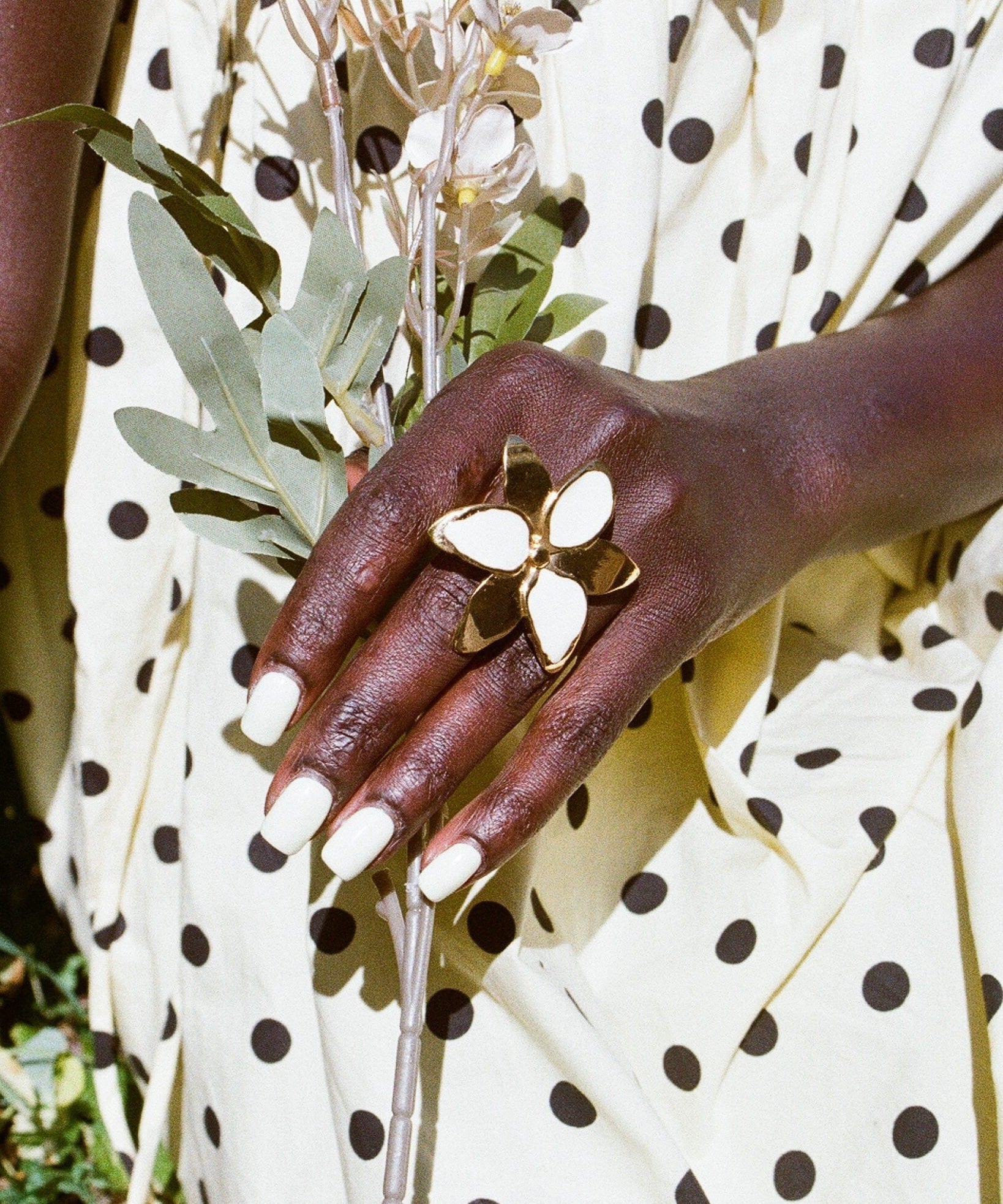 Squeeze-London-Little-Kiss-Ring-Cocktail-Statement-Flower-French-Vanilla-Cream-Gold-Vermeil