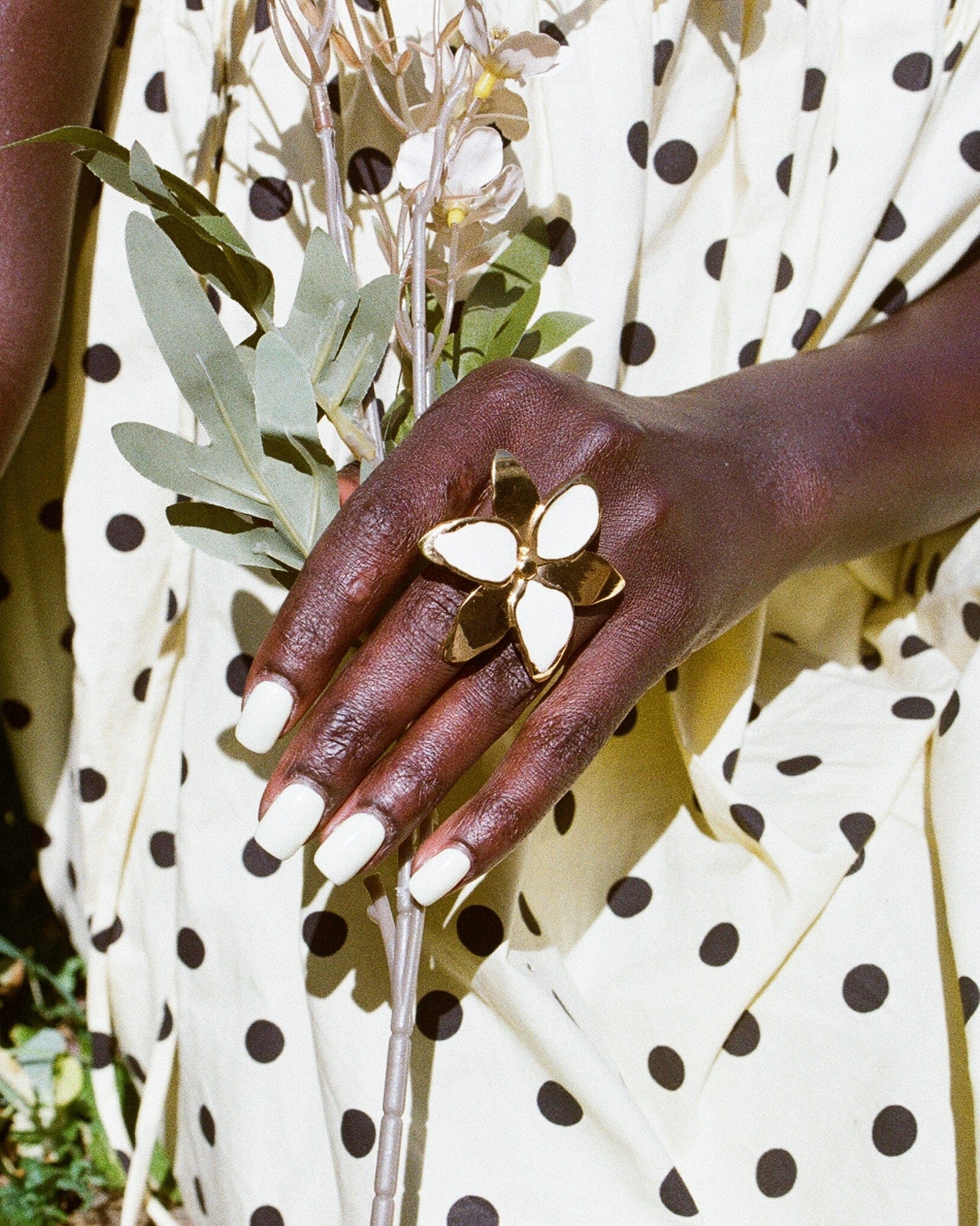 Squeeze-London-Little-Kiss-Ring-Cocktail-Statement-Flower-French-Vanilla-Cream-Gold-Vermeil