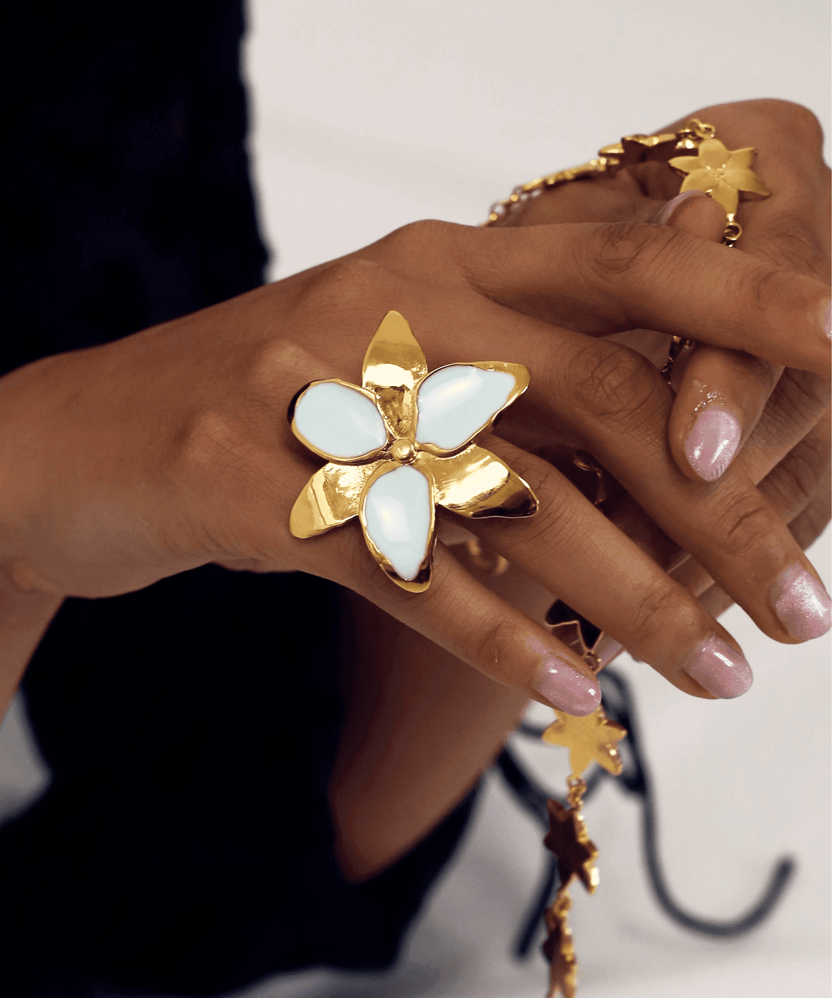 Squeeze-London-Little-Kiss-Cocktail-Flower-Ring-Gold-Vermeil-Sky-Blue-Enamel