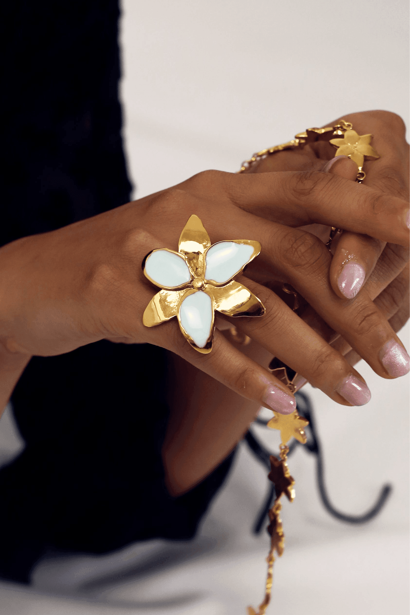 Squeeze-London-Little-Kiss-Cocktail-Flower-Ring-Gold-Vermeil-Sky-Blue-Enamel