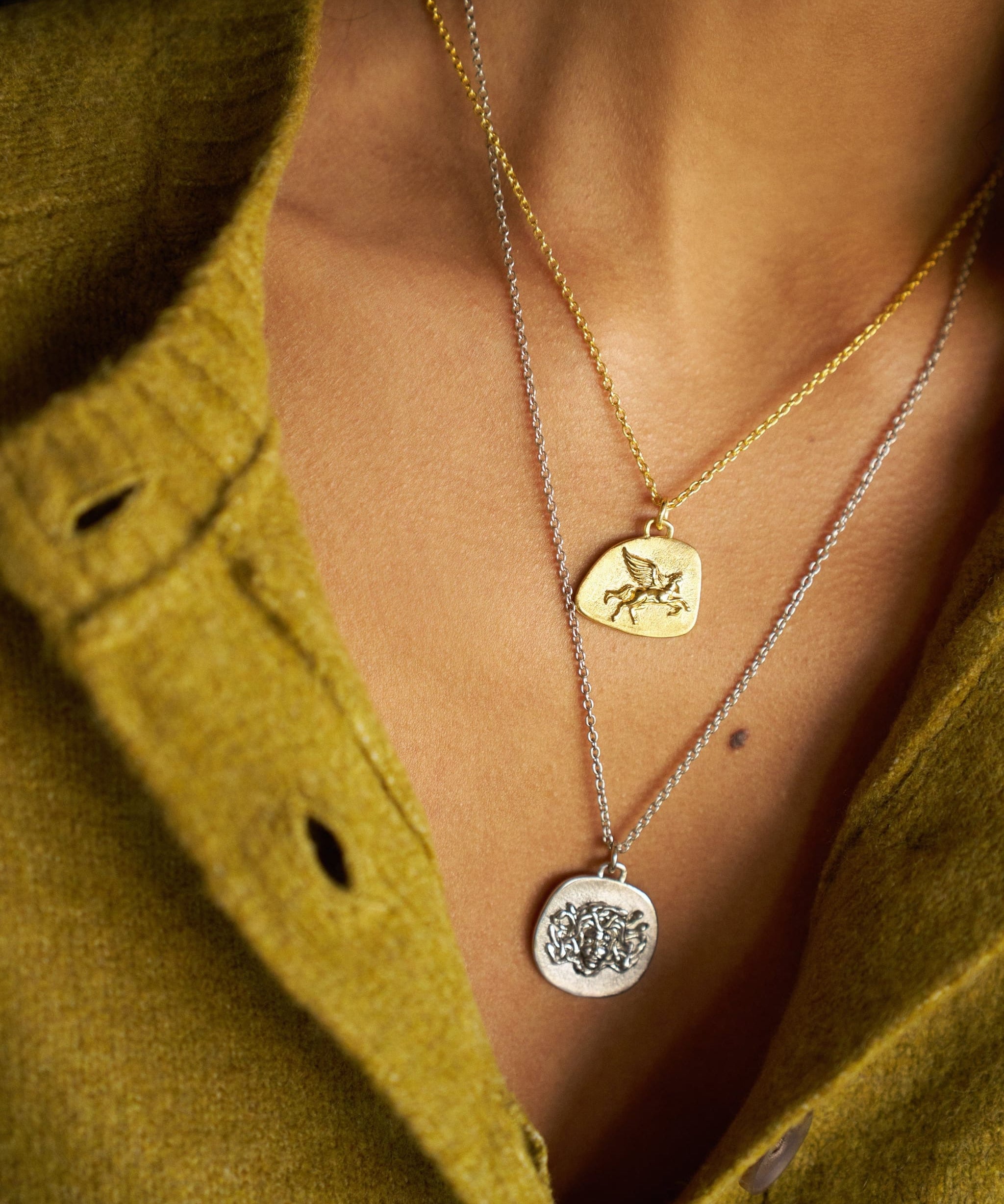 Medusa Necklace Silver - Golden