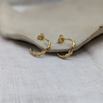 Milly-Maunder-Mini-Cova-Pebble-Beaded-Bubble-Design-Small-Huggie-Hoops-Hoop-Earrings-Gold-Plated-18ct-Stacking-Ear-Stack-Minimal-Rustic