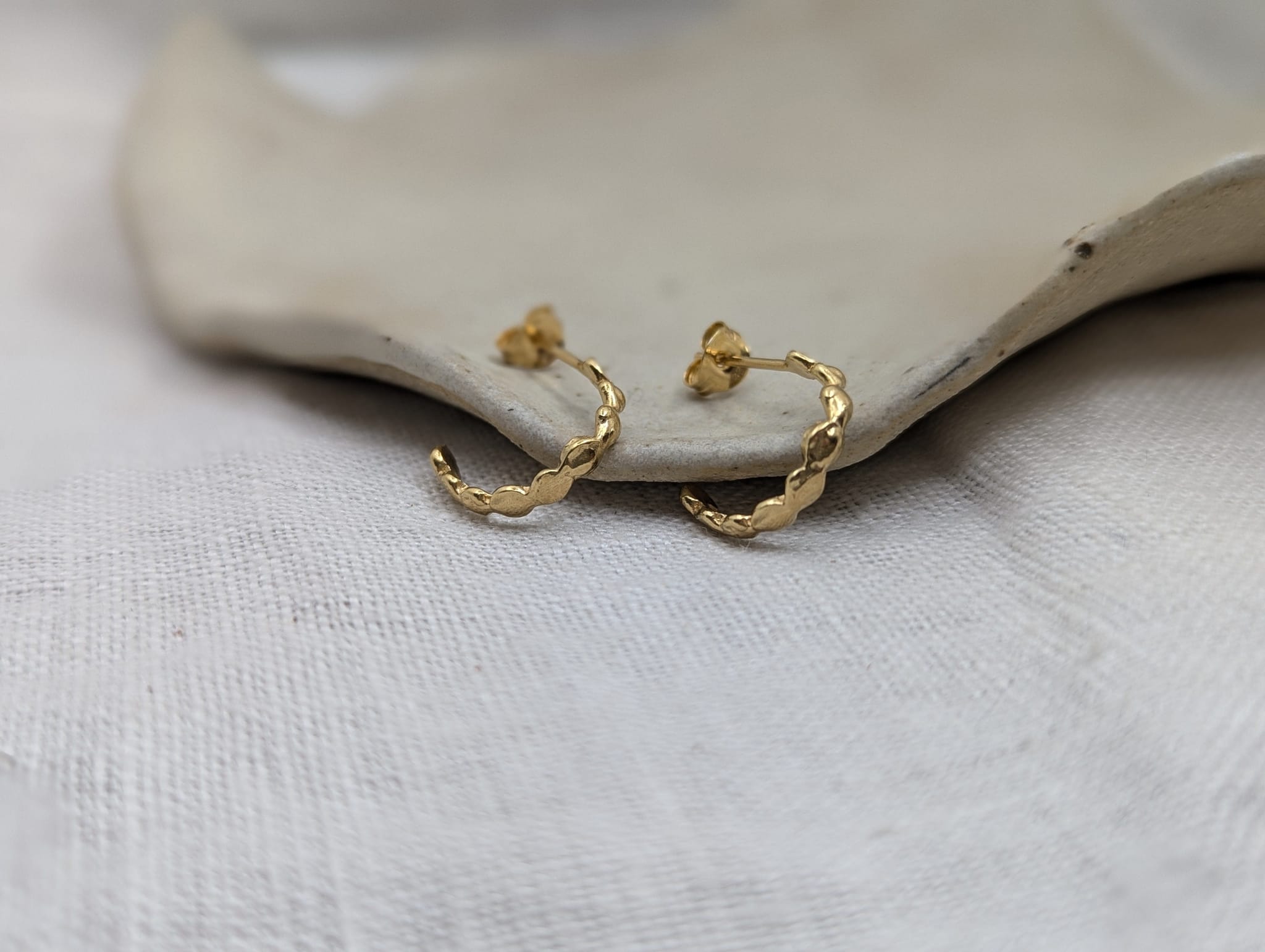 Milly-Maunder-Mini-Cova-Pebble-Beaded-Bubble-Design-Small-Huggie-Hoops-Hoop-Earrings-Gold-Plated-18ct-Stacking-Ear-Stack-Minimal-Rustic