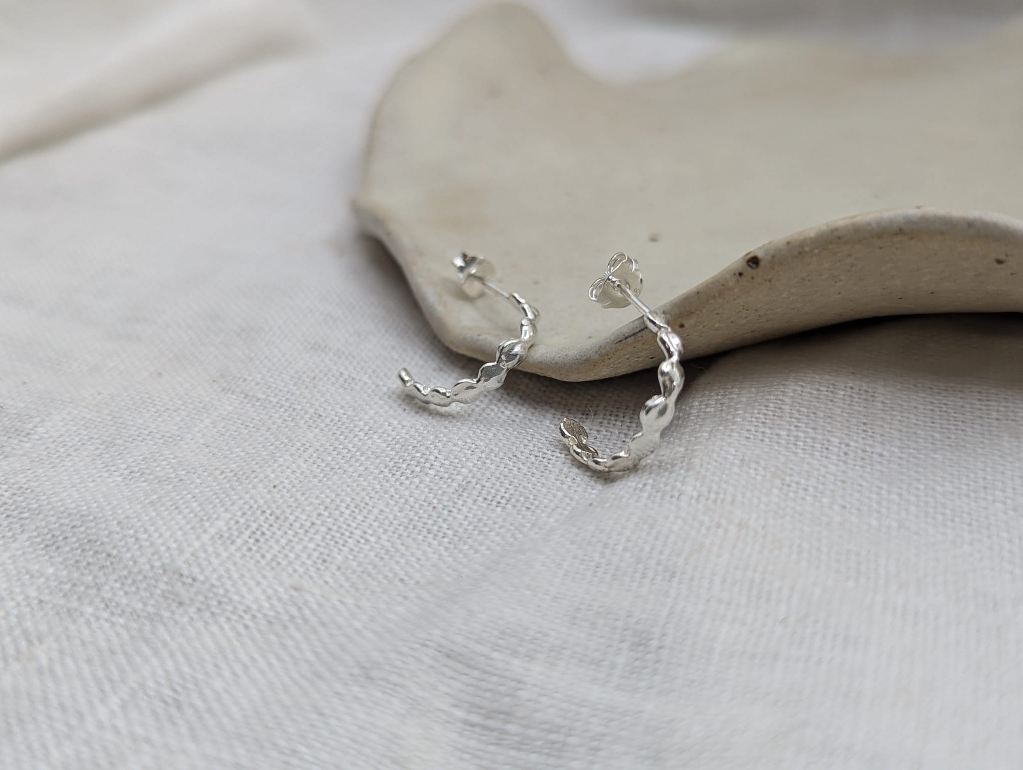 Milly-Maunder-Stacking-Huggie-Hoop-Mini-Cova-Beaded-Pebble-Bubble-Hoops-Hoop-Earrings-Sterling-Silver