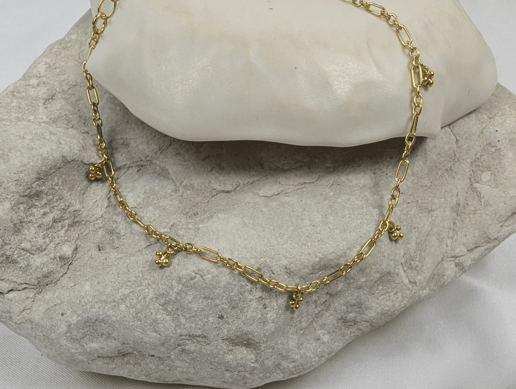 Milly-Maunder-Mini-Trio-Bubble-Clover-Charm-Bracelet-Gold-Plated-Chain-