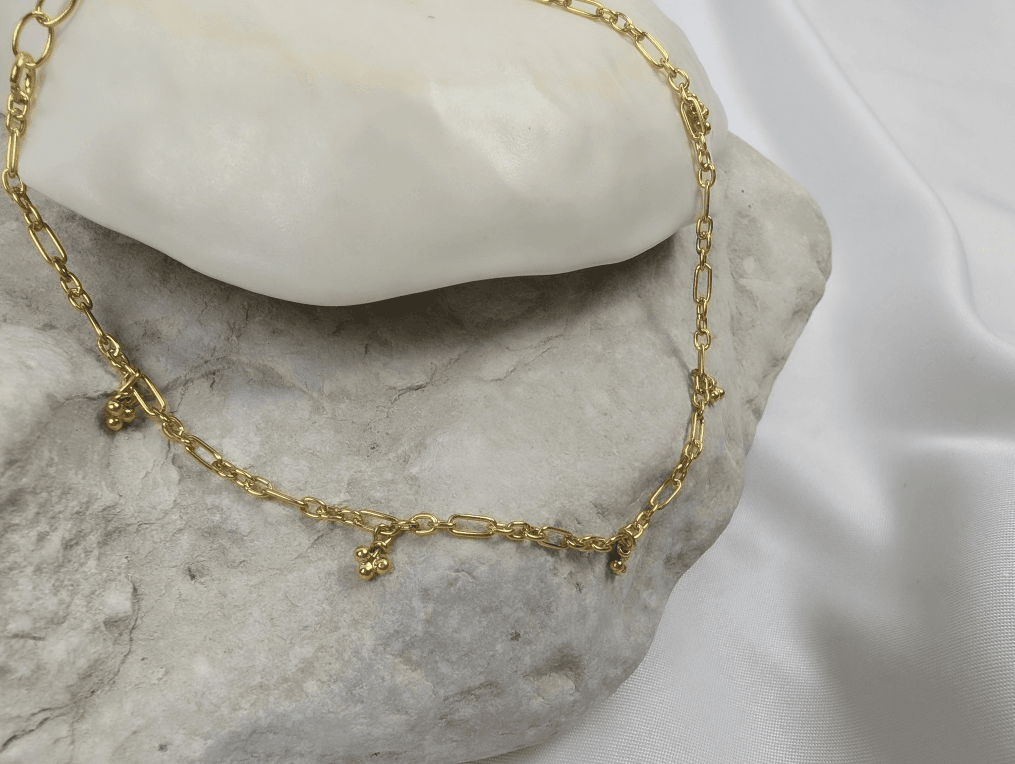 Milly-Maunder-Mini-Trio-Bubble-Clover-Charm-Bracelet-Gold-Plated-Chain-